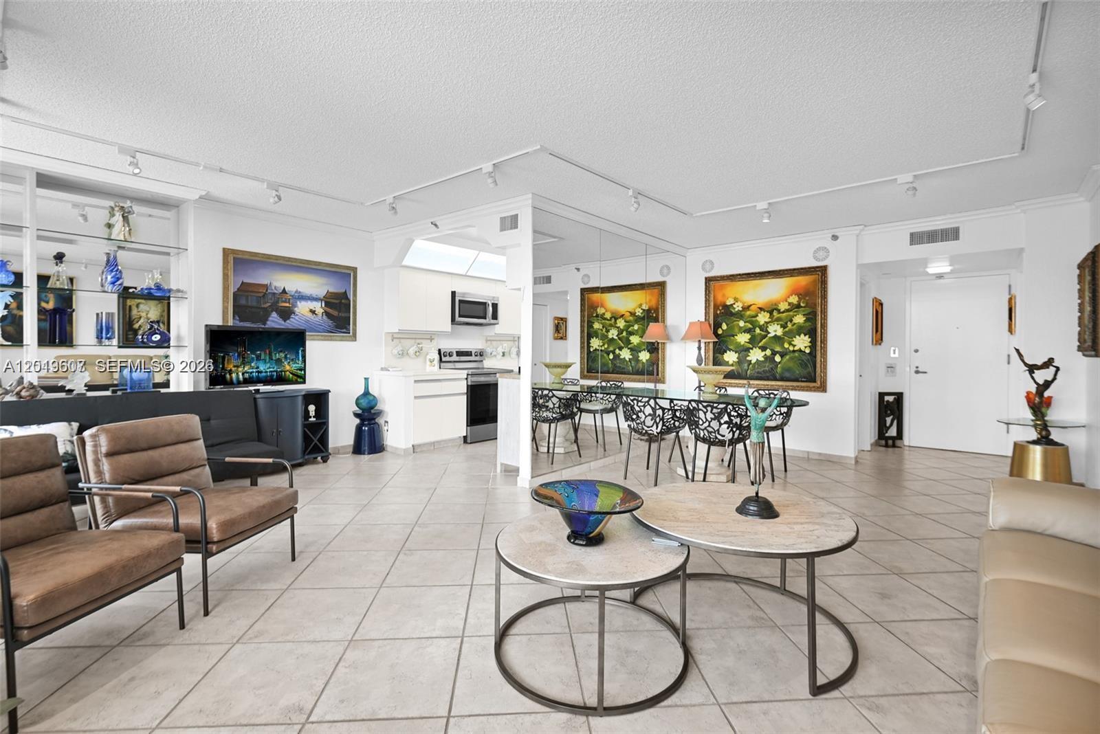 TURNBERRY ISLE SOUTH COND - Residential
