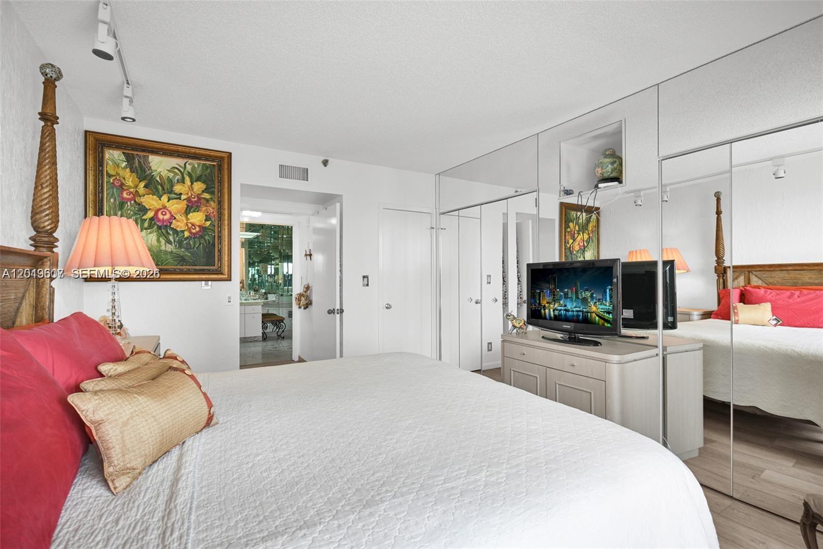 TURNBERRY ISLE SOUTH COND - Residential