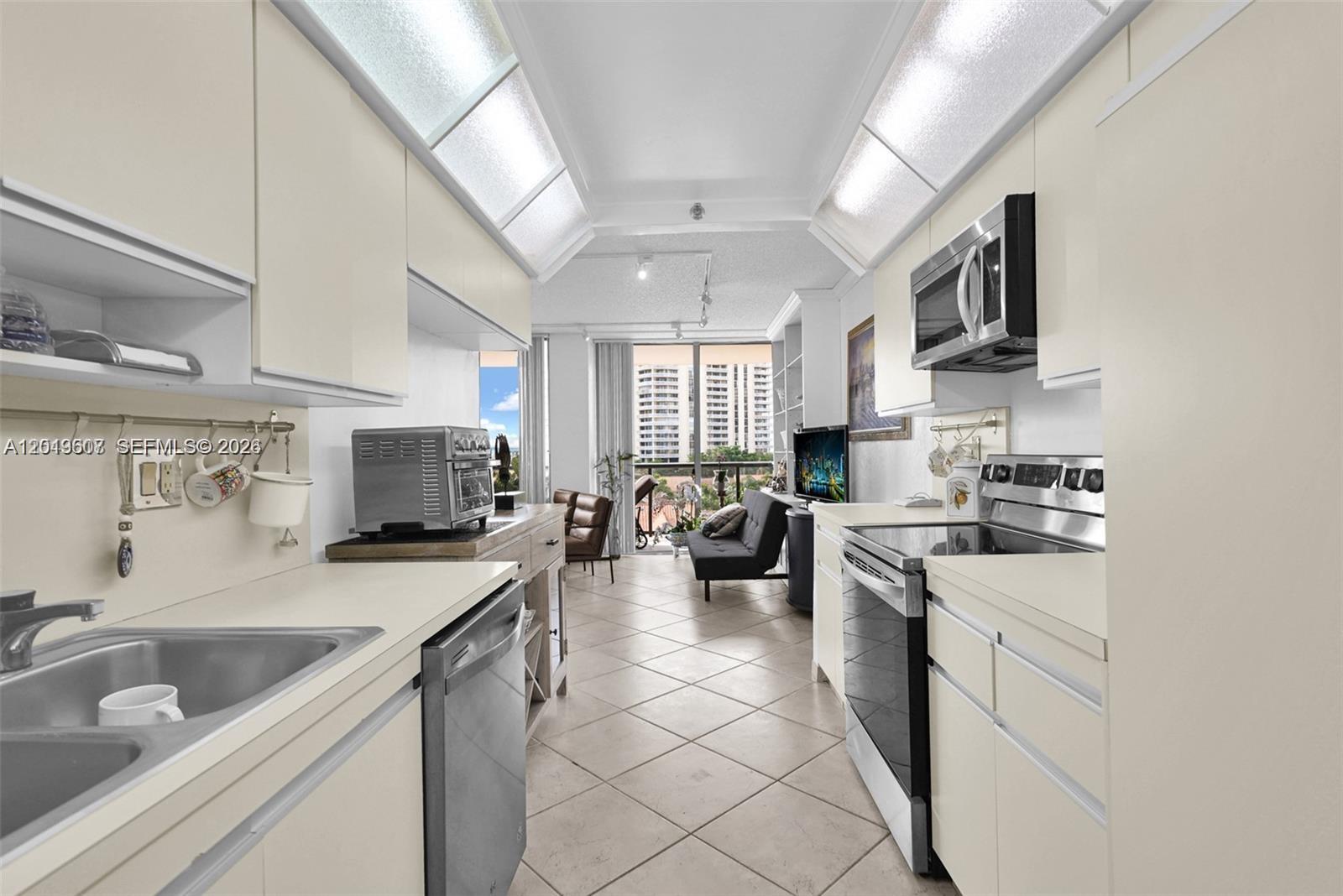 TURNBERRY ISLE SOUTH COND - Residential