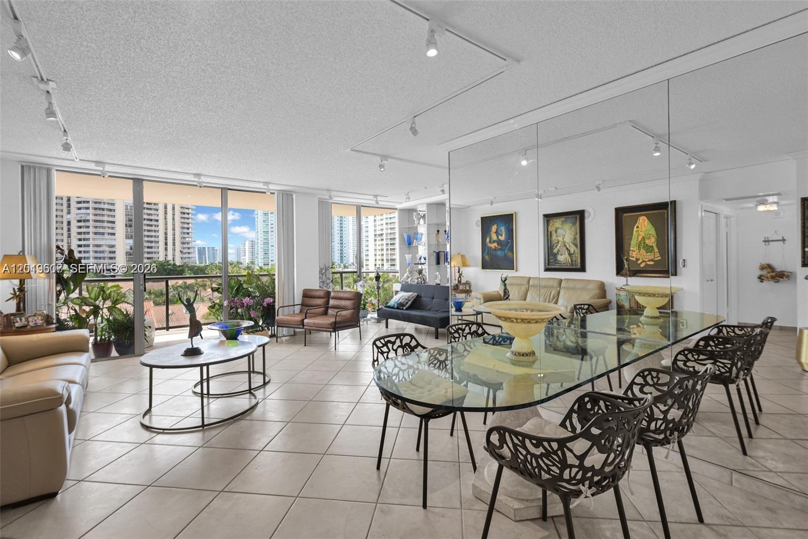 TURNBERRY ISLE SOUTH COND - Residential