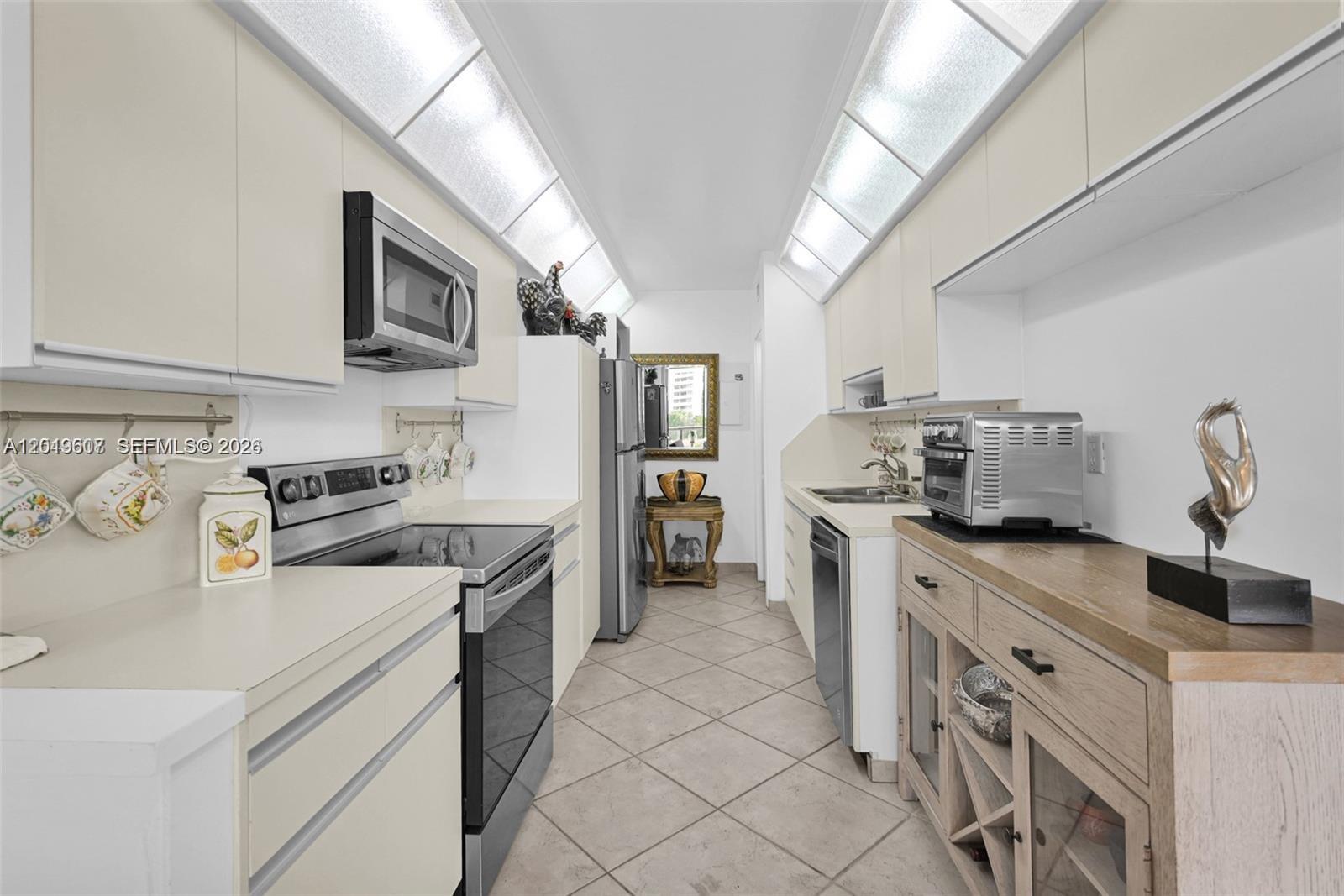 TURNBERRY ISLE SOUTH COND - Residential