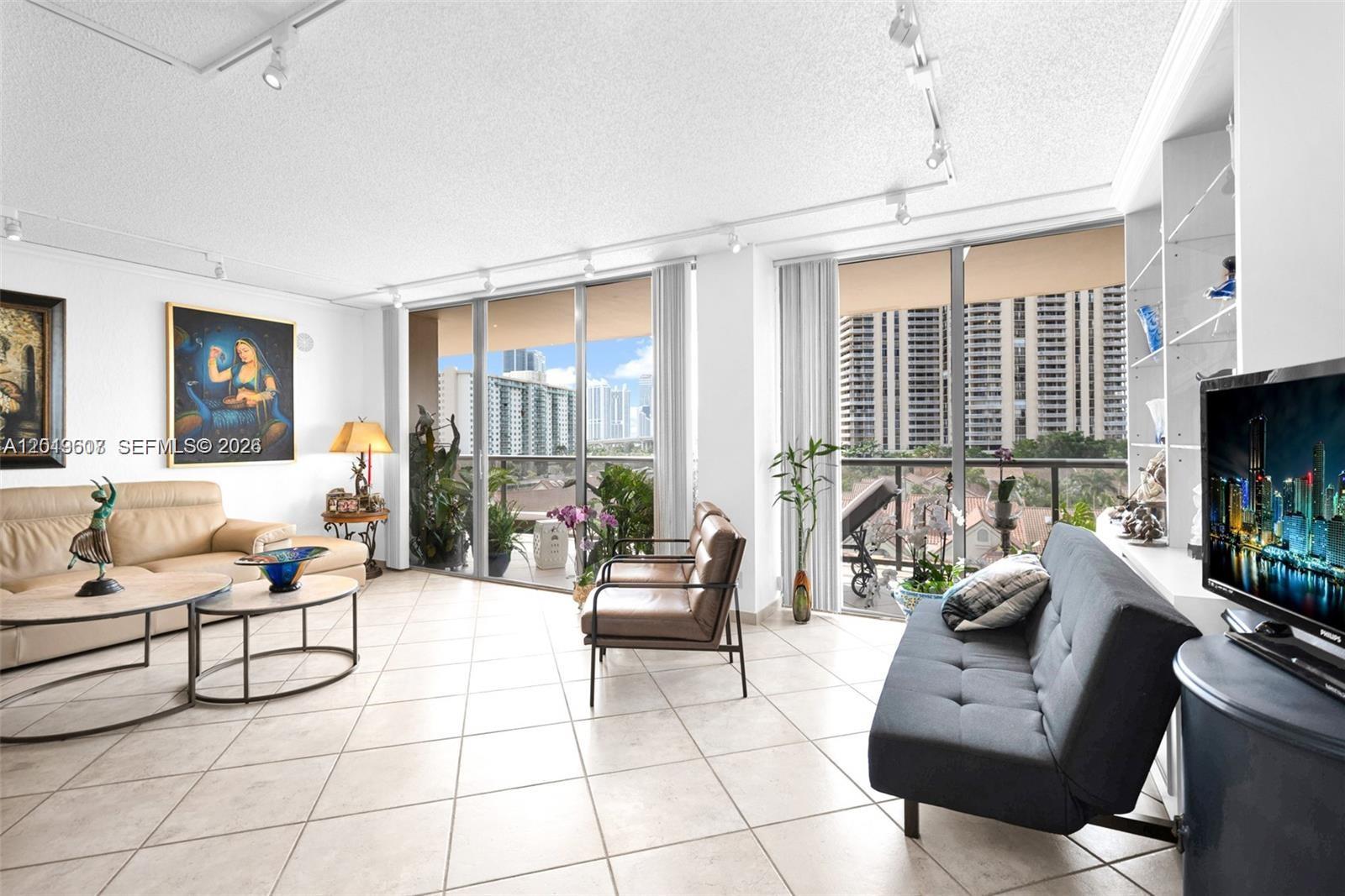 TURNBERRY ISLE SOUTH COND - Residential
