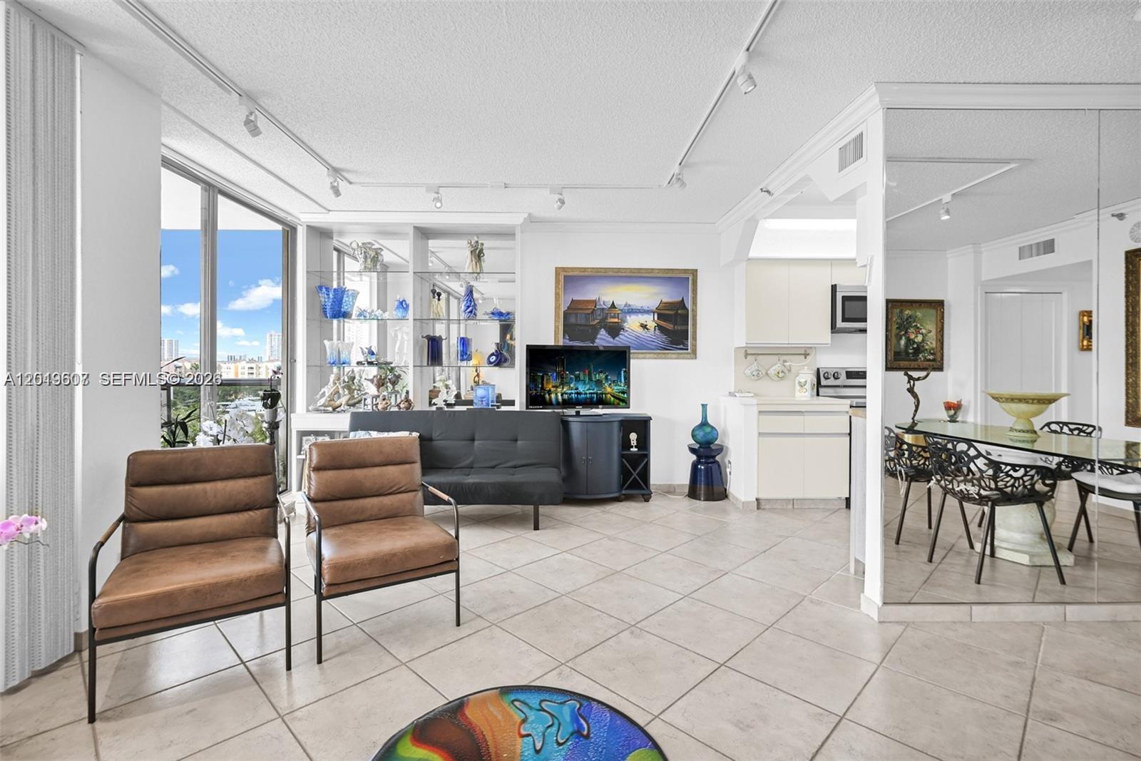 TURNBERRY ISLE SOUTH COND - Residential