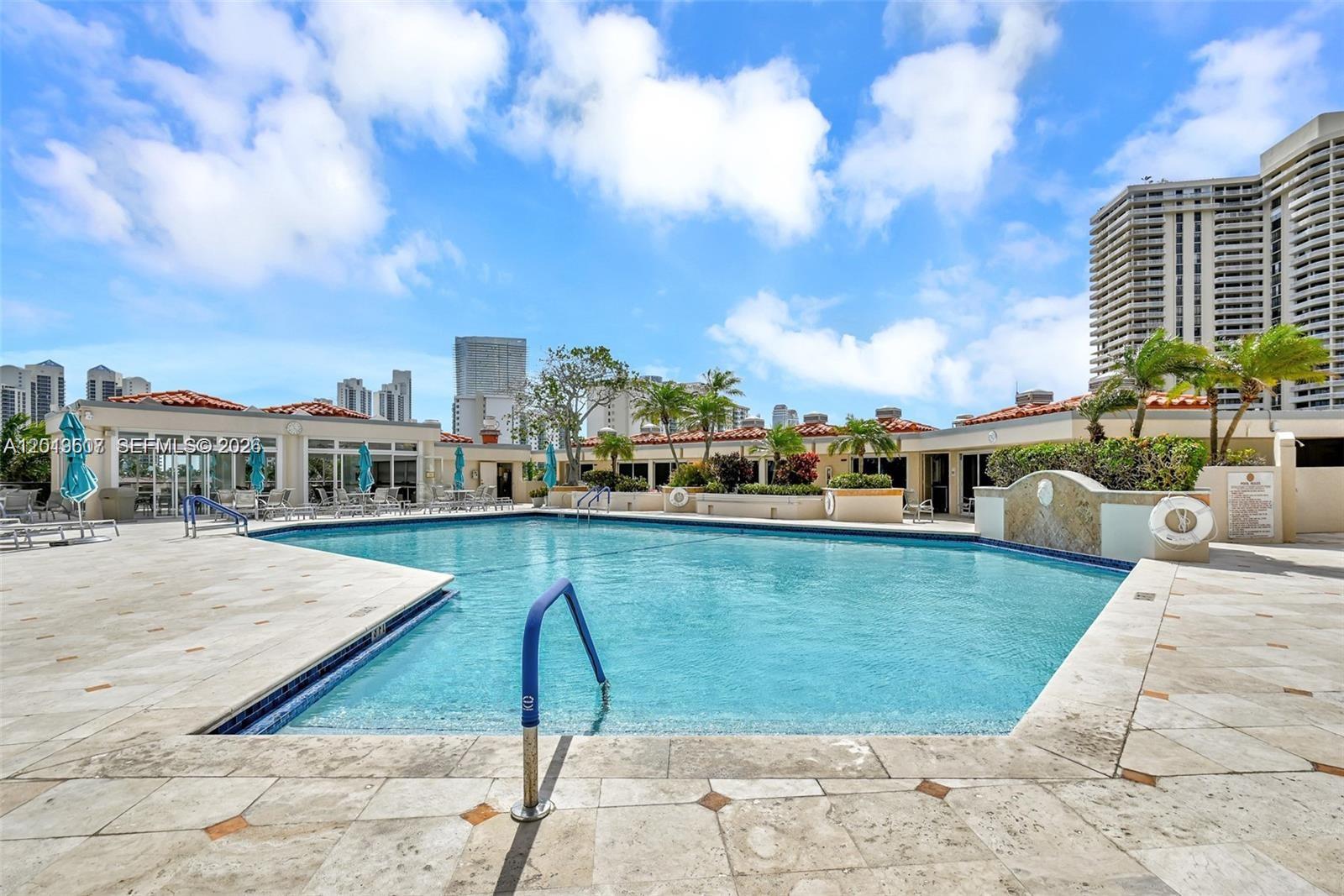 TURNBERRY ISLE SOUTH COND - Residential