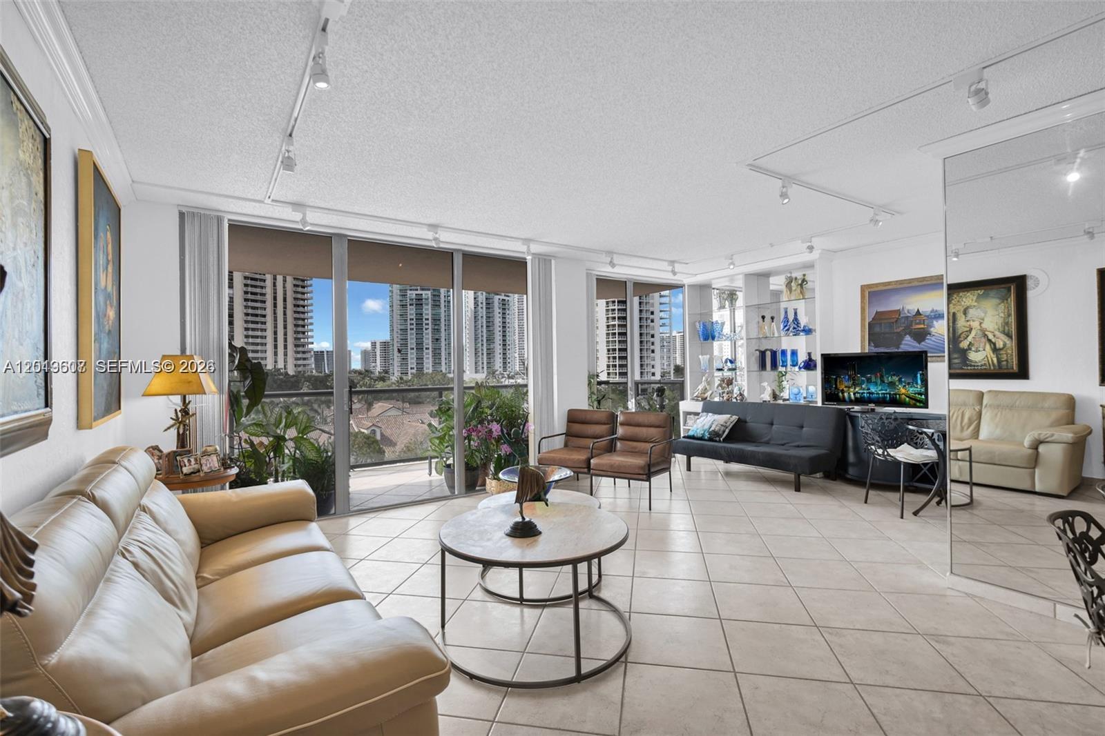 TURNBERRY ISLE SOUTH COND - Residential