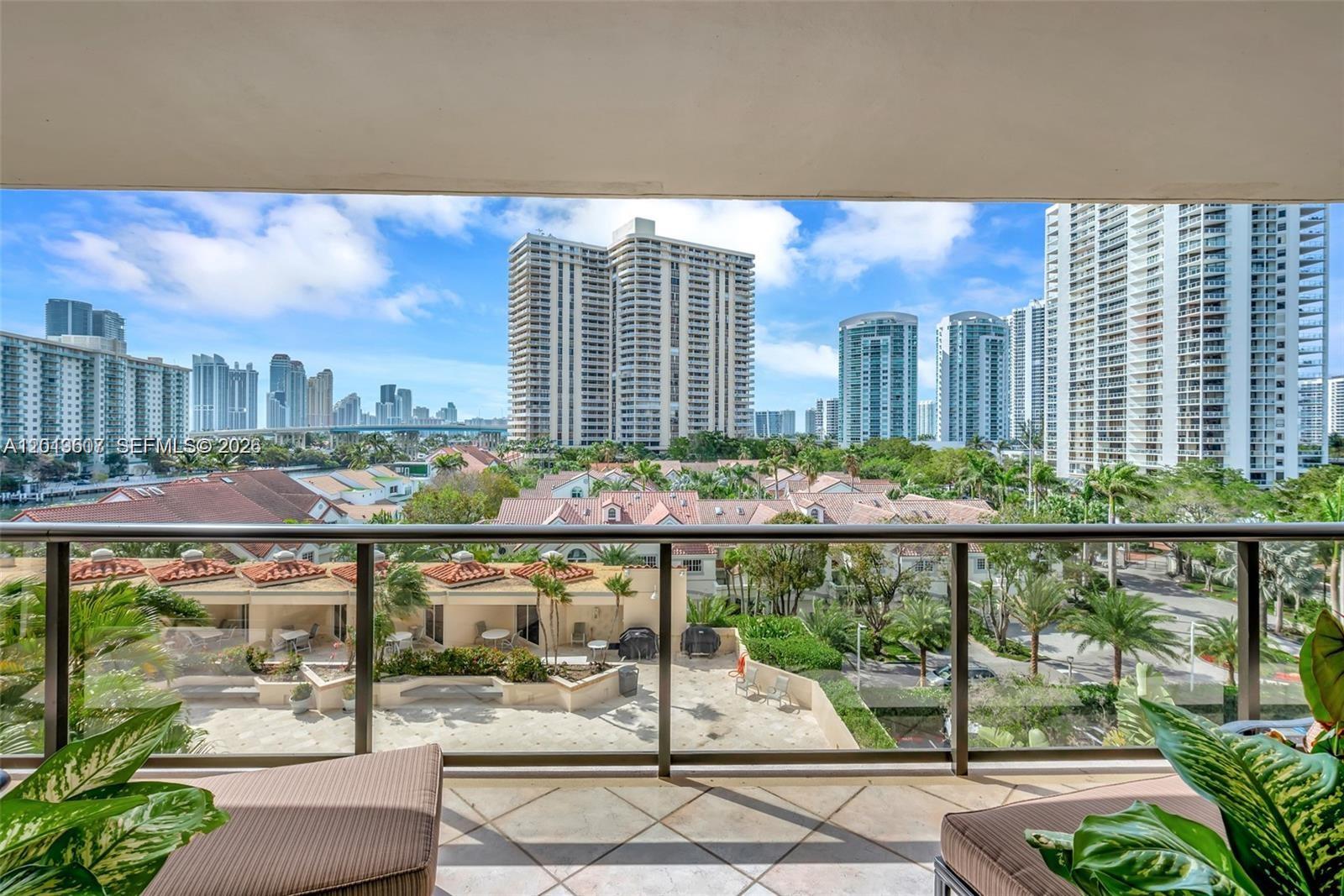 TURNBERRY ISLE SOUTH COND - Residential