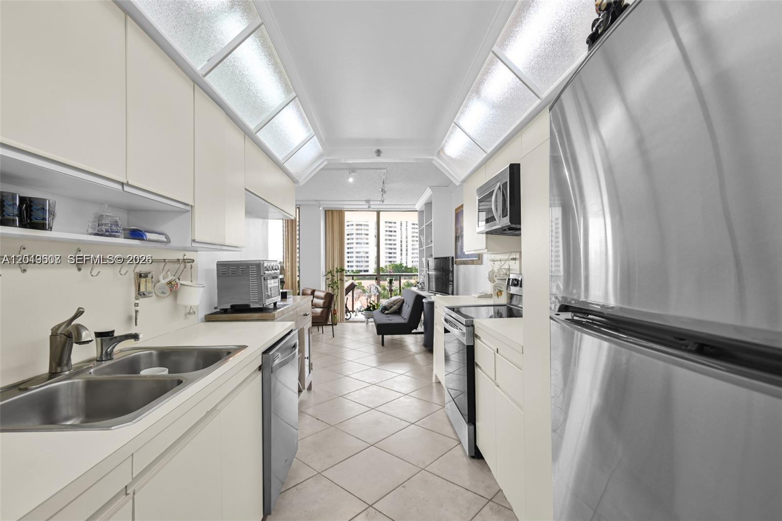TURNBERRY ISLE SOUTH COND - Residential