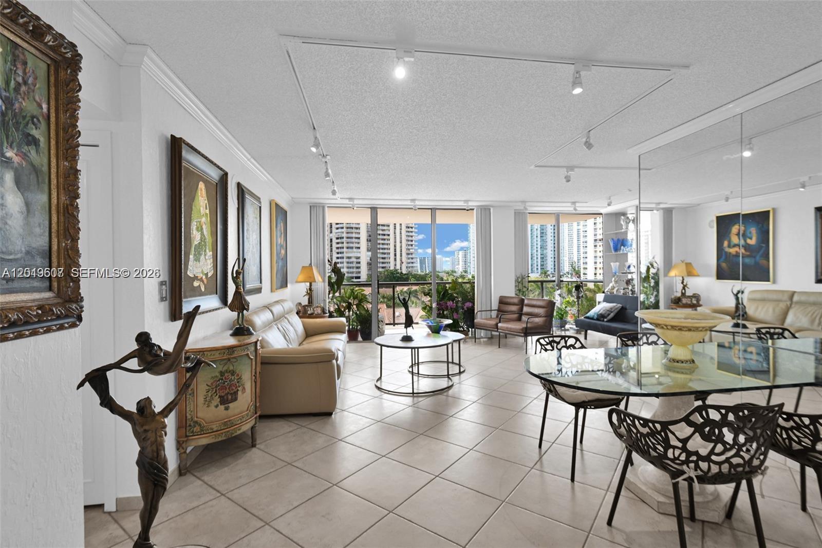 TURNBERRY ISLE SOUTH COND - Residential