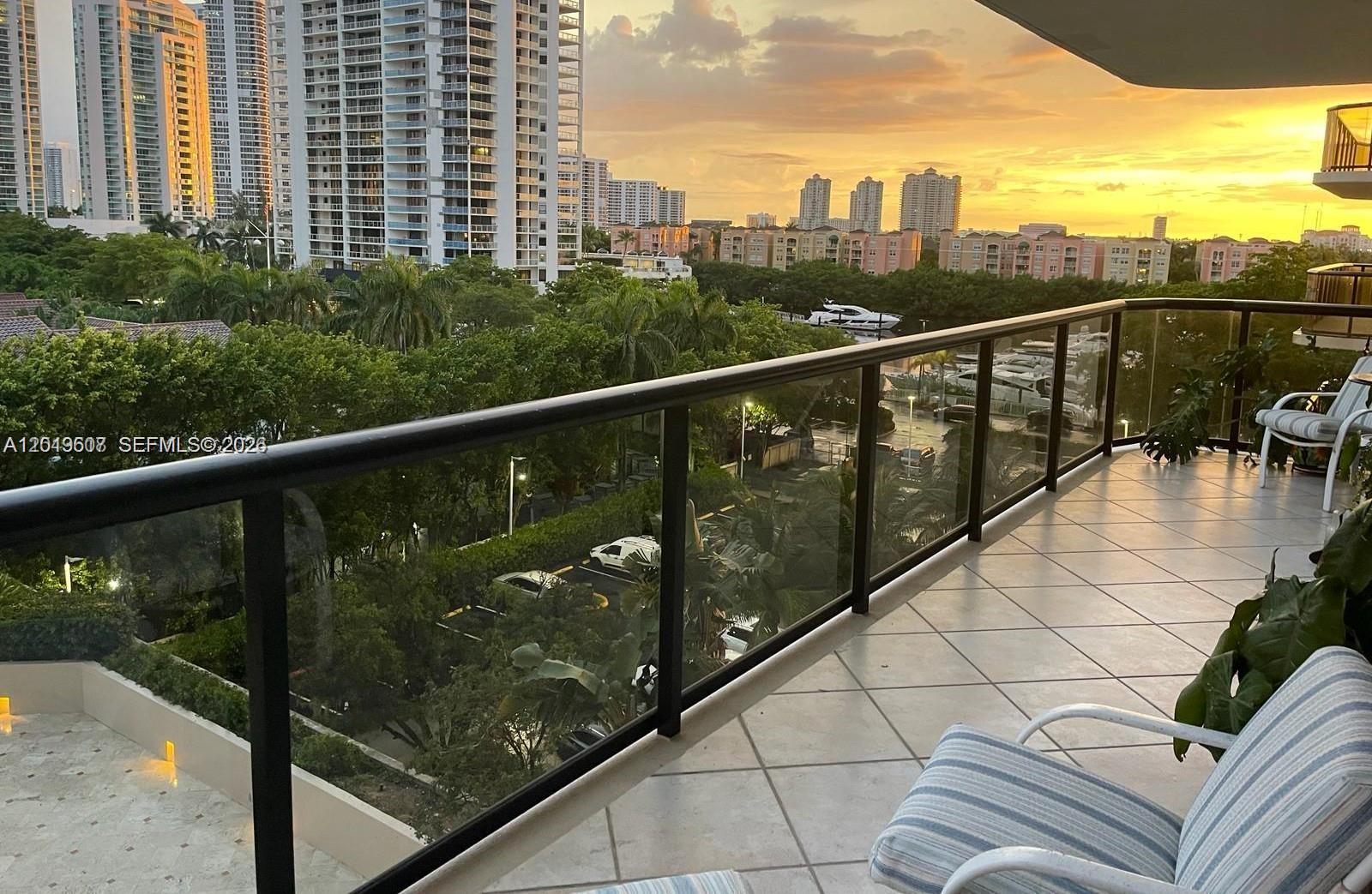 TURNBERRY ISLE SOUTH COND - Residential