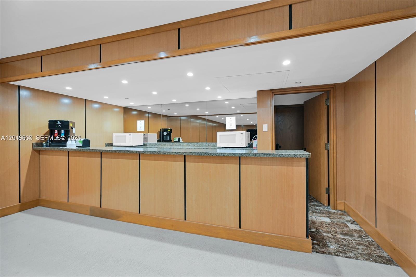 TURNBERRY ISLE SOUTH COND - Residential