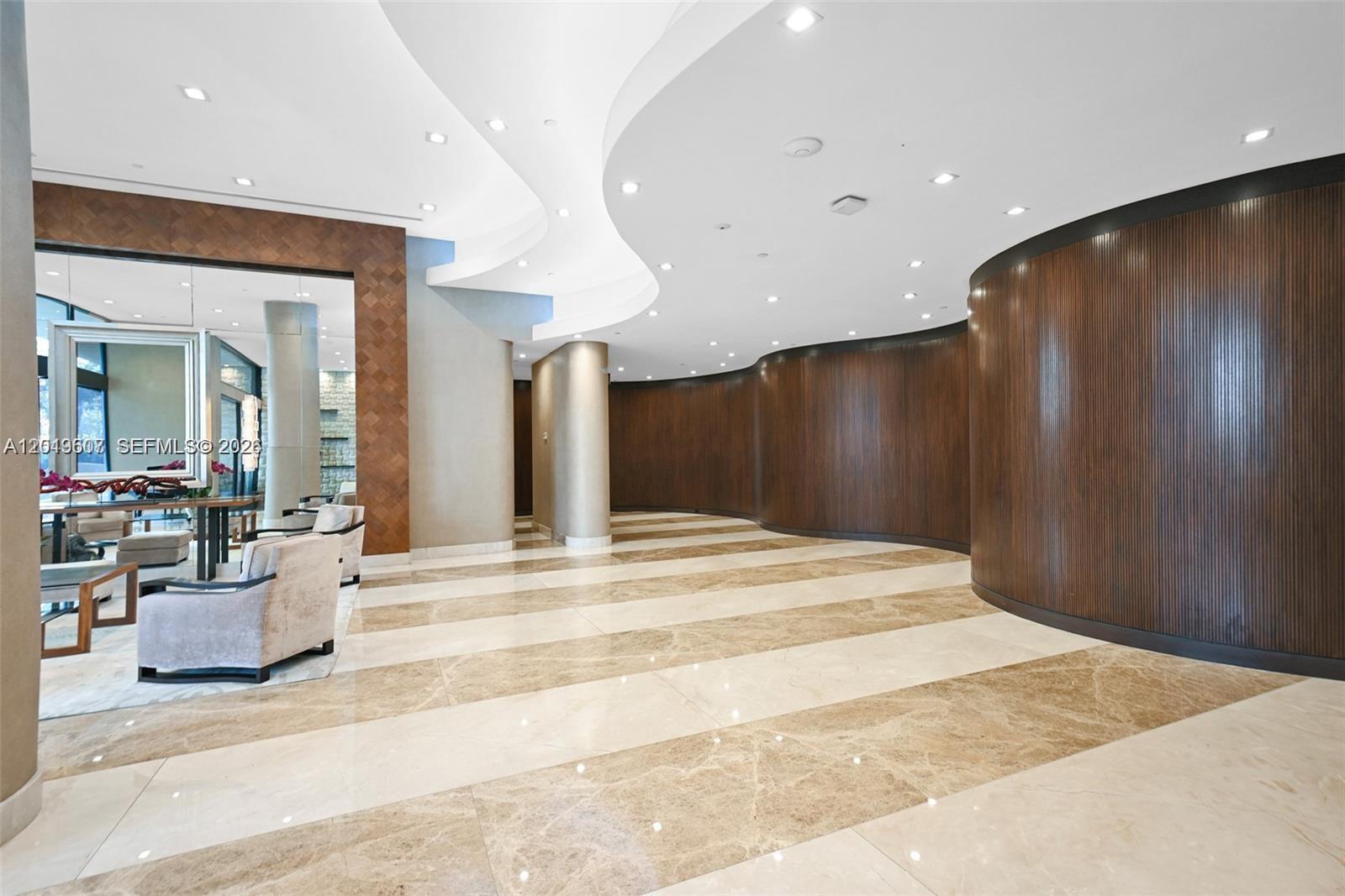 TURNBERRY ISLE SOUTH COND - Residential