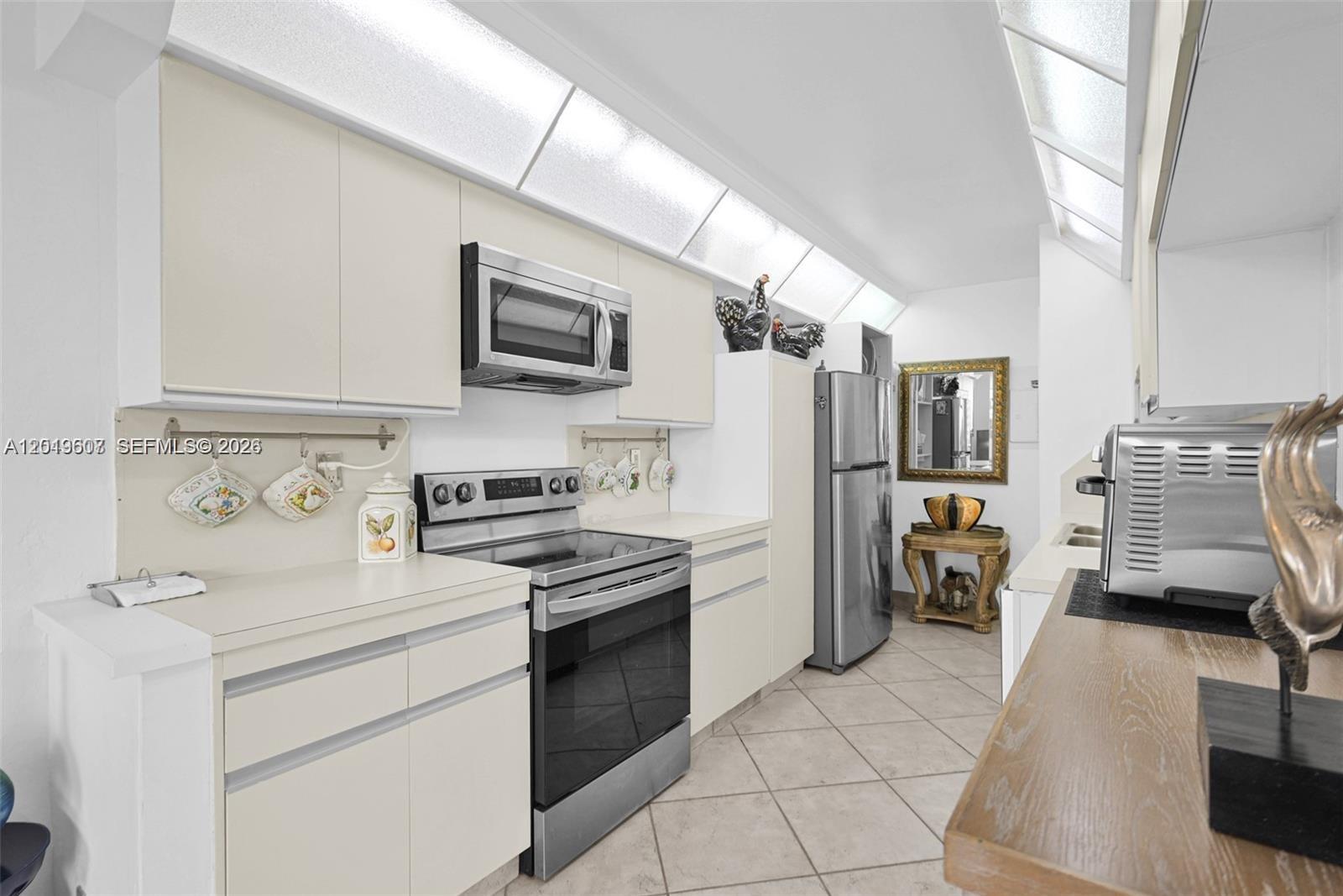 TURNBERRY ISLE SOUTH COND - Residential