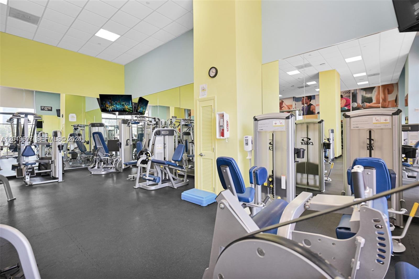 TURNBERRY ISLE SOUTH COND - Residential