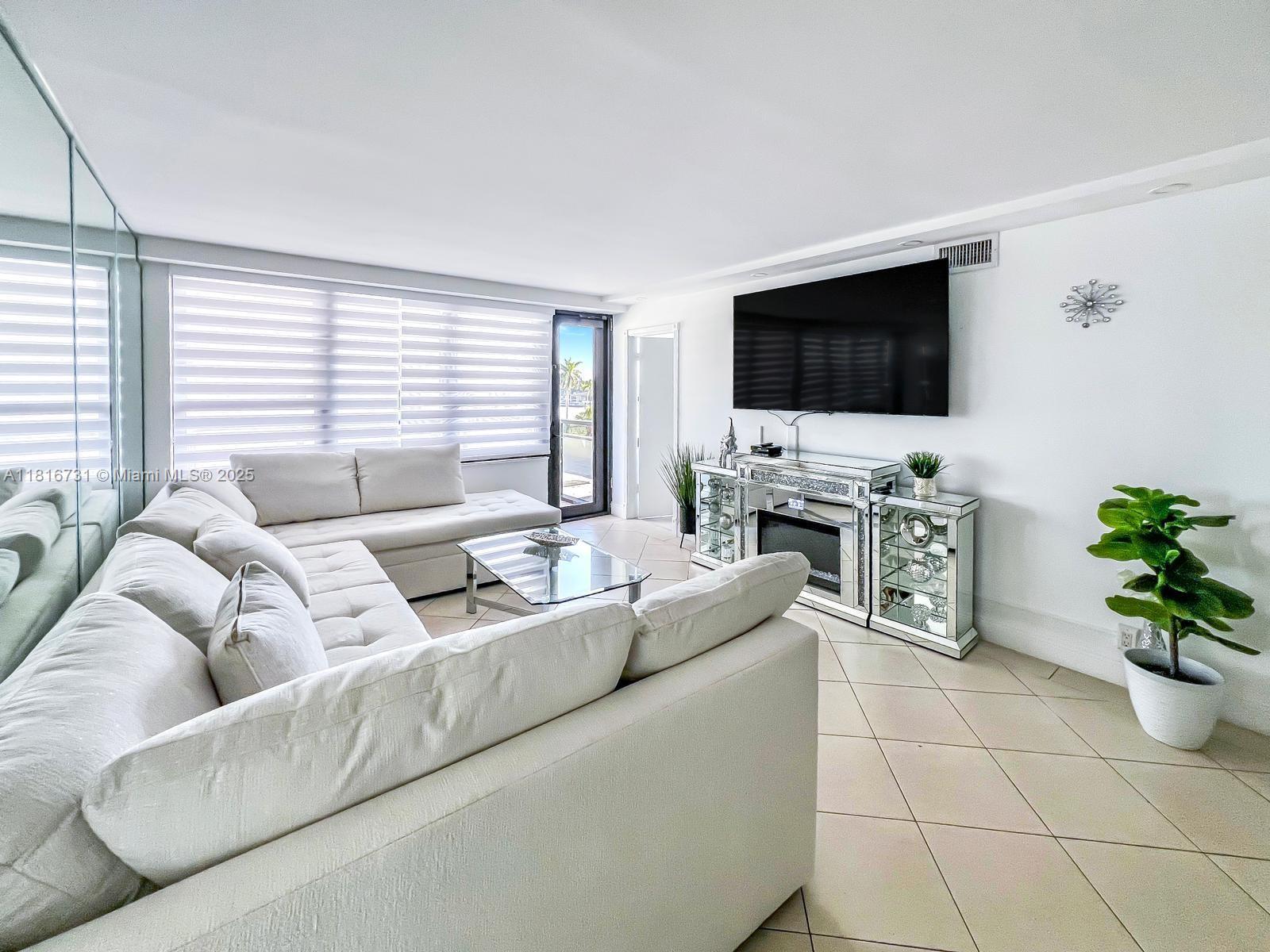 5225 Collins Ave 517, Miami Beach, Miami-Dade County, Florida - 2 Bedrooms  
2 Bathrooms - 