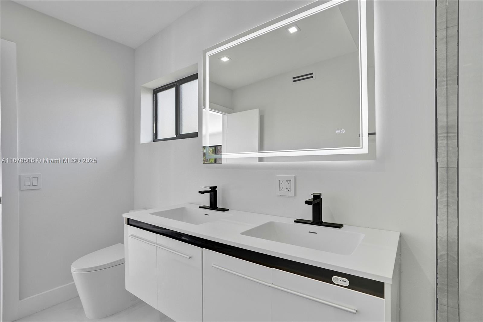 SKY LAKE - Residential Lease