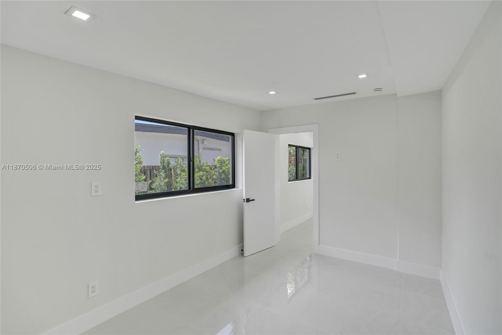 SKY LAKE - Residential Lease