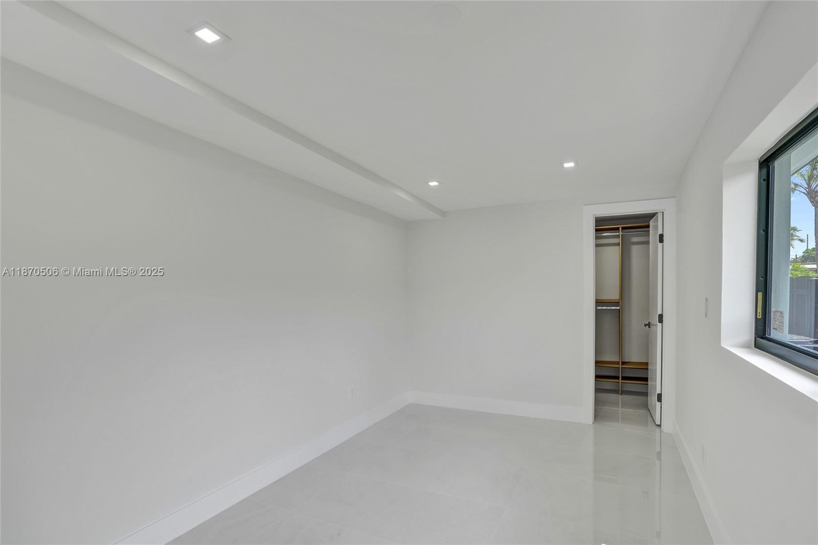 SKY LAKE - Residential Lease