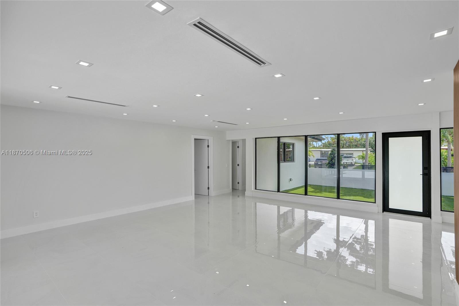 SKY LAKE - Residential Lease