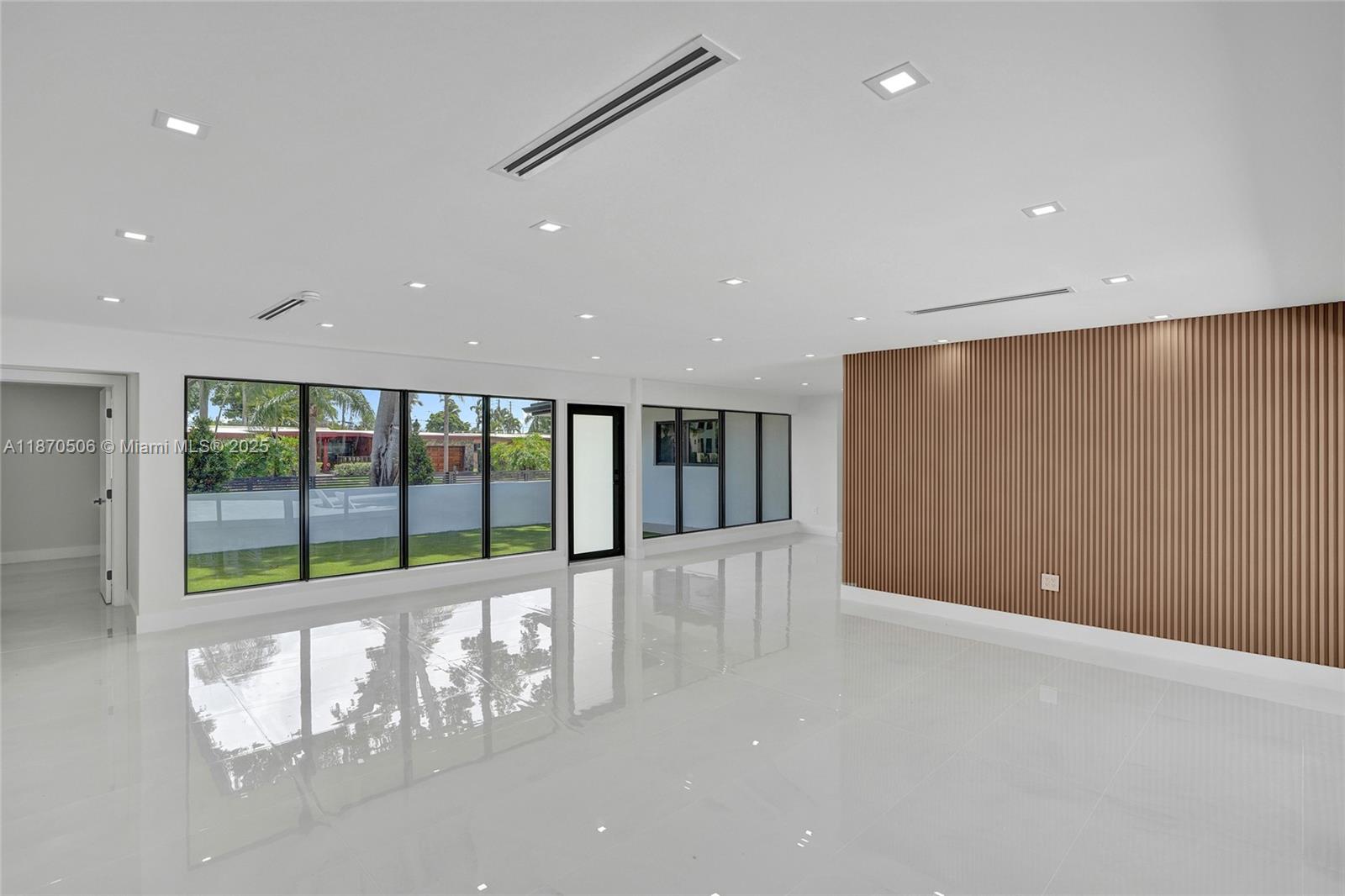 SKY LAKE - Residential Lease