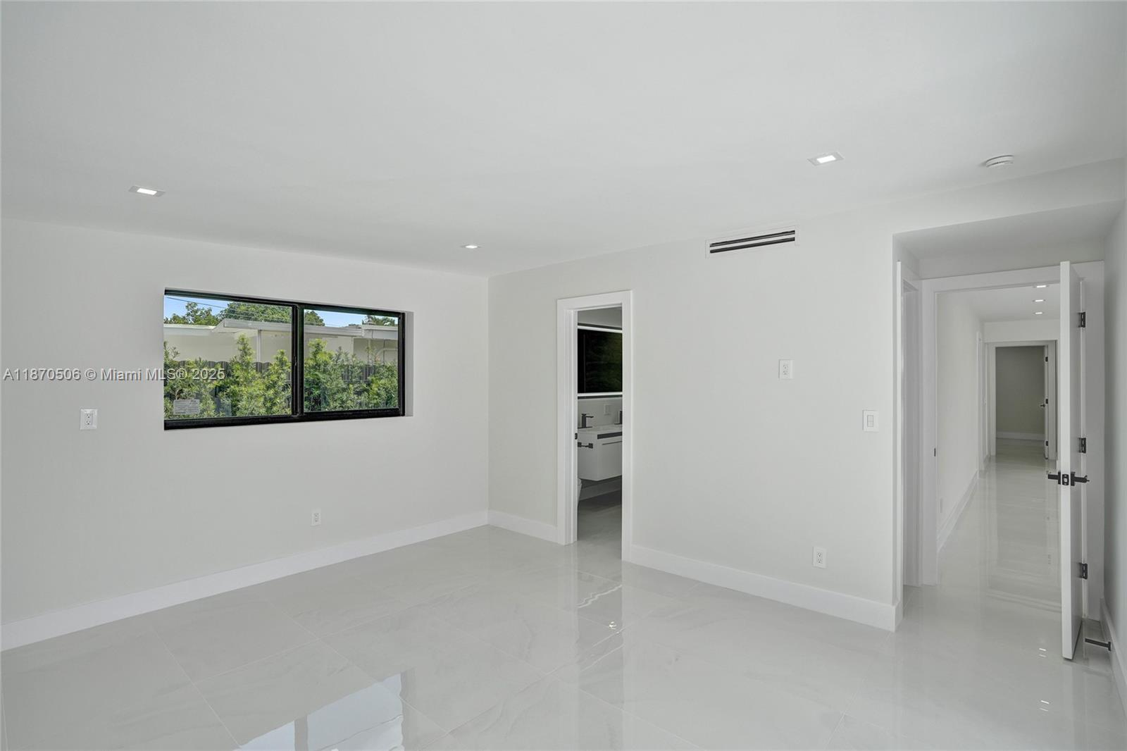 SKY LAKE - Residential Lease