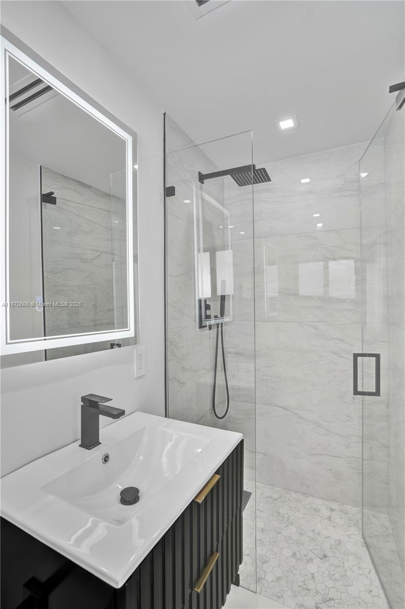 SKY LAKE - Residential Lease