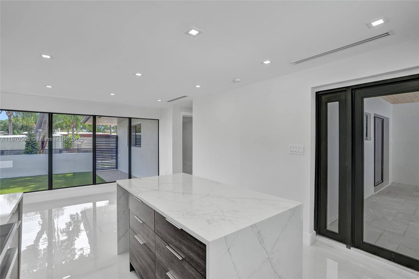 SKY LAKE - Residential Lease