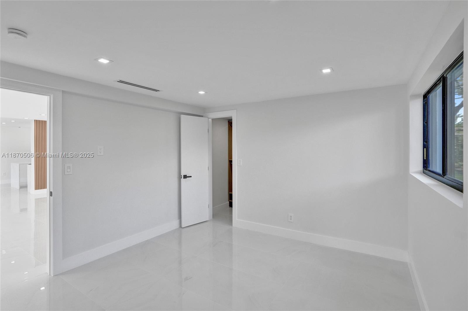 SKY LAKE - Residential Lease