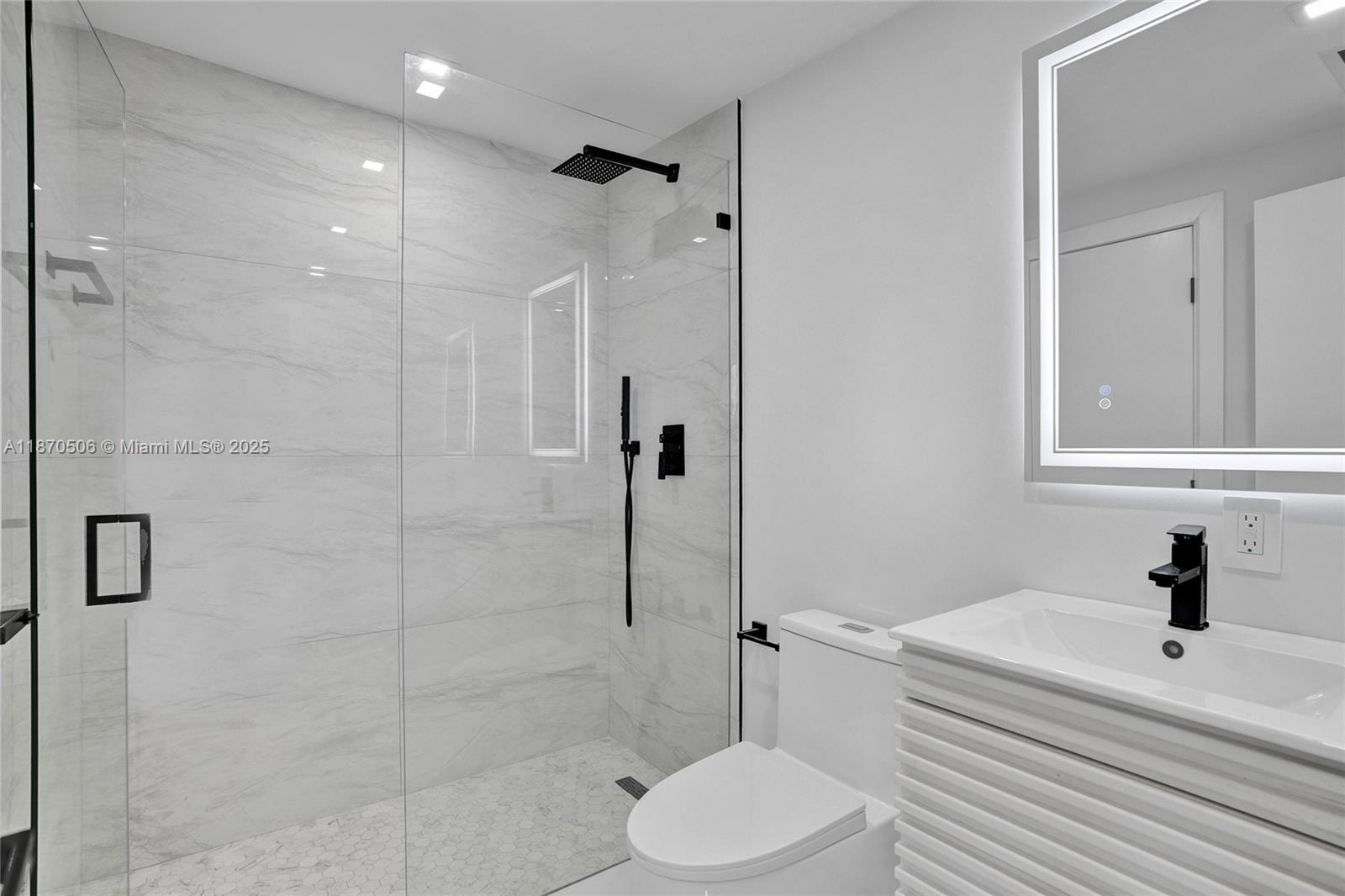 SKY LAKE - Residential Lease