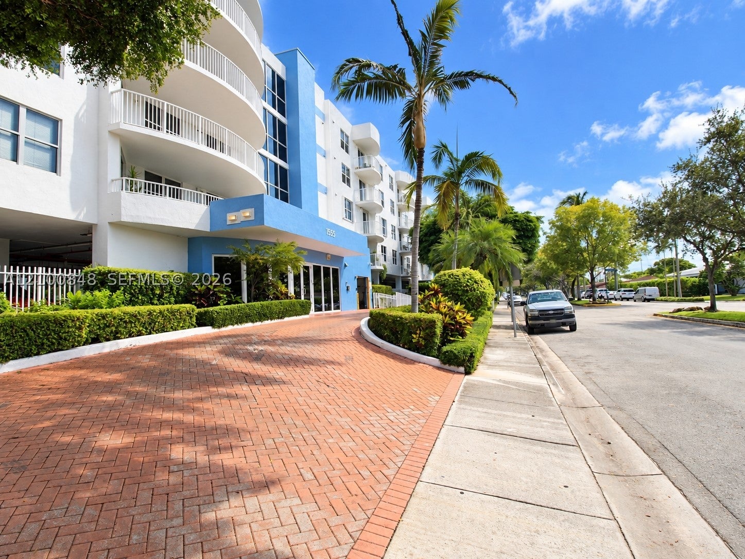 1555 N Treasure Dr 506