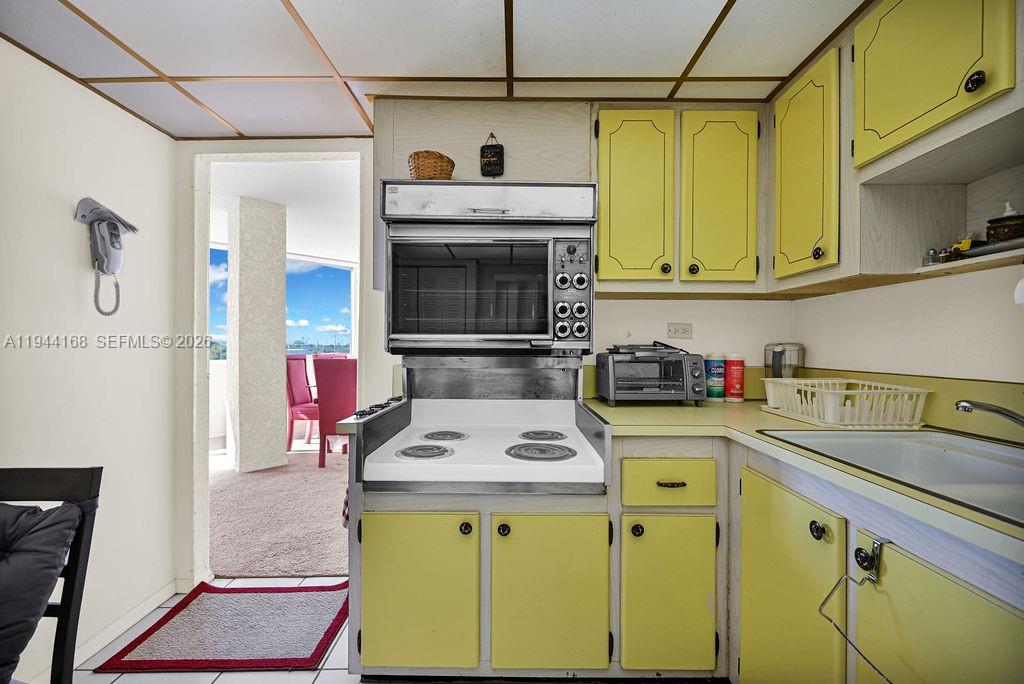 BURLEIGH HOUSE CONDO - Residential