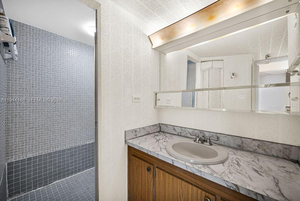 BURLEIGH HOUSE CONDO - Residential