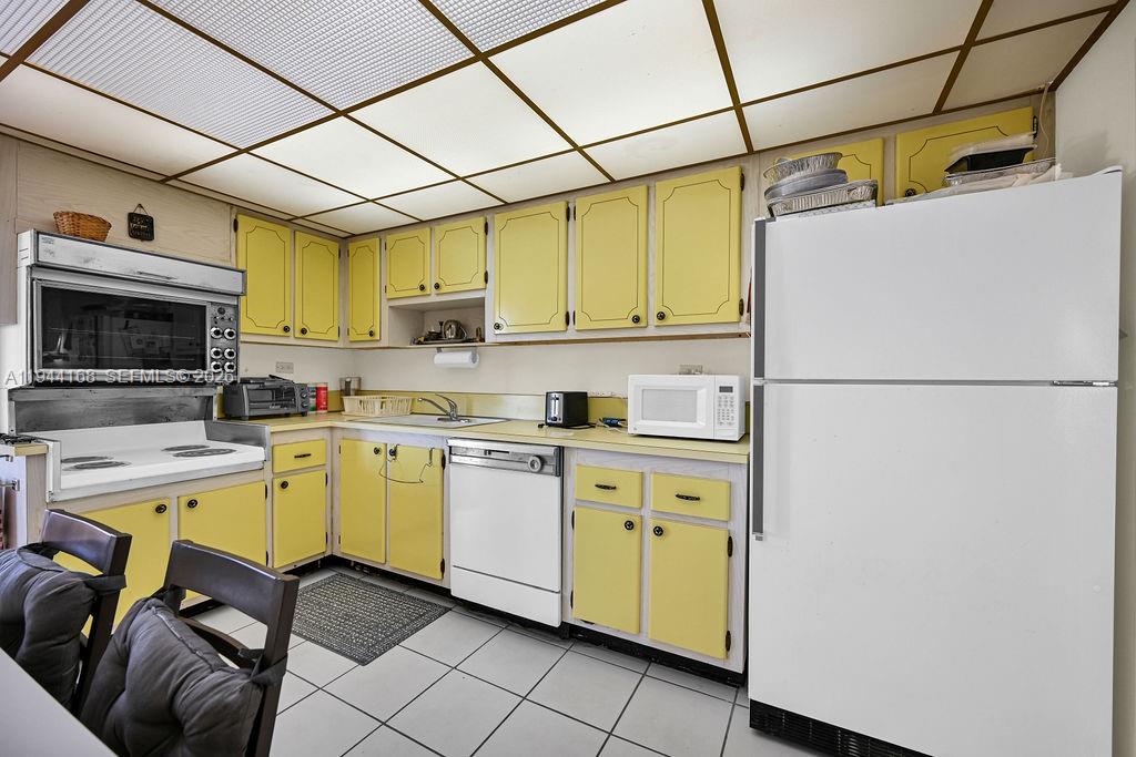 BURLEIGH HOUSE CONDO - Residential