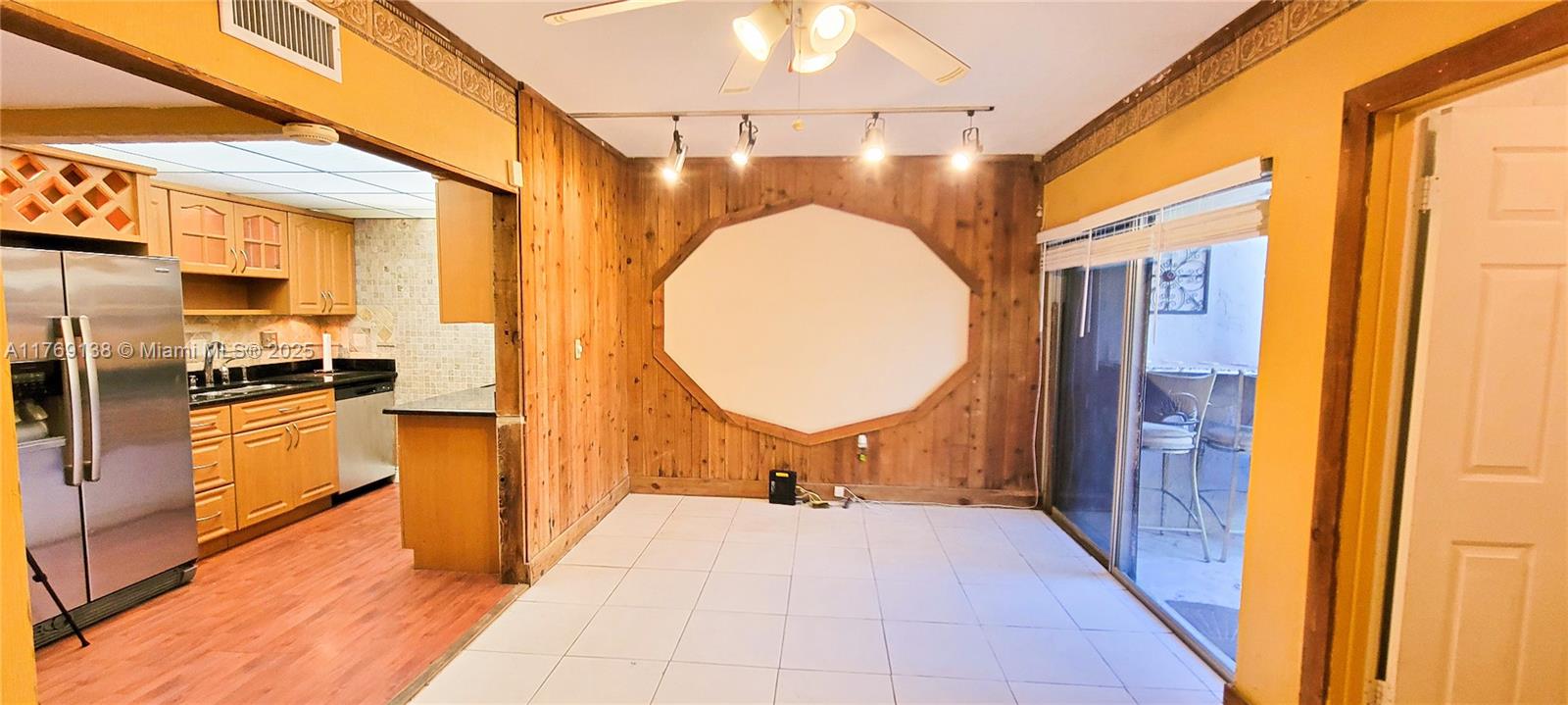 WOODLANDS TOWNHOUSE CONDO - Residential