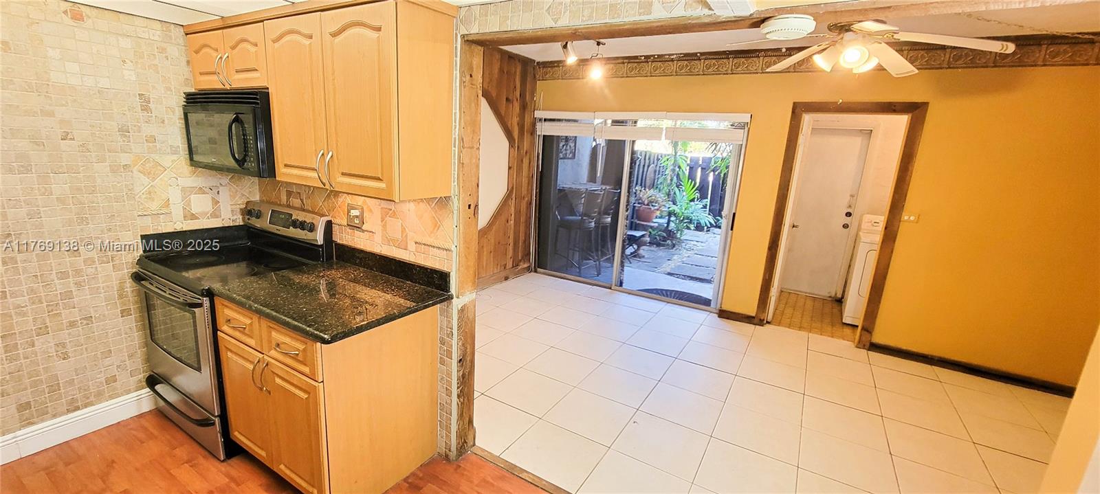 WOODLANDS TOWNHOUSE CONDO - Residential