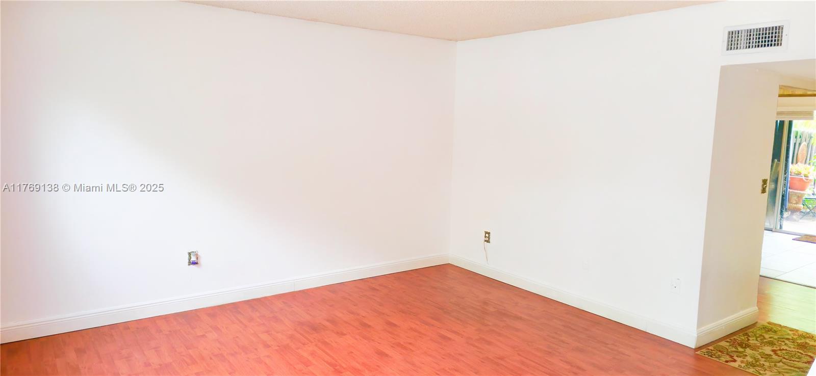 WOODLANDS TOWNHOUSE CONDO - Residential