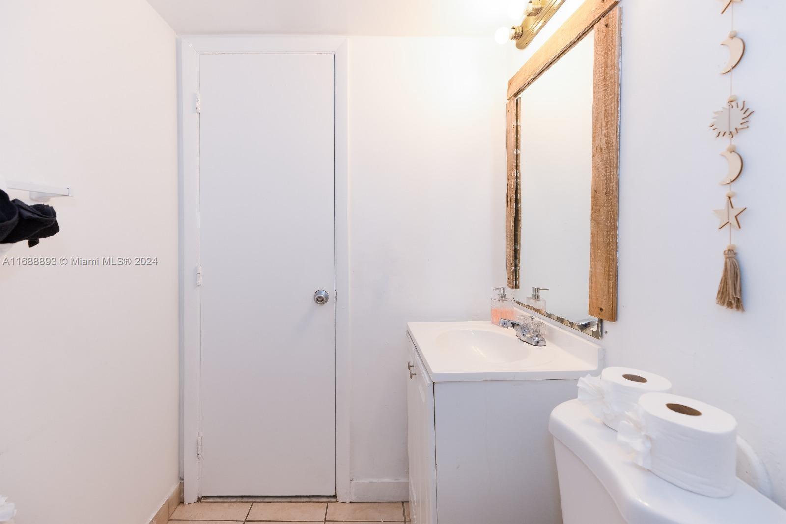 REMODELED TWO BEDROOMS, 1 BATH APARTMENT IN FIRST FLOOR, CENTRALLY LOCATED IN LITTLE HAVANA, FULLY FURNISHED OR UNFURNISHED CLOSE TO BRICKELL AND I-95, 1 ASSIGNED PARKING, GATED BUILDING, LAUNDRY OUTSIDE AT NO COST. NO ASSOCIATION.
ONLY ONE MOTH DEPOSIT.