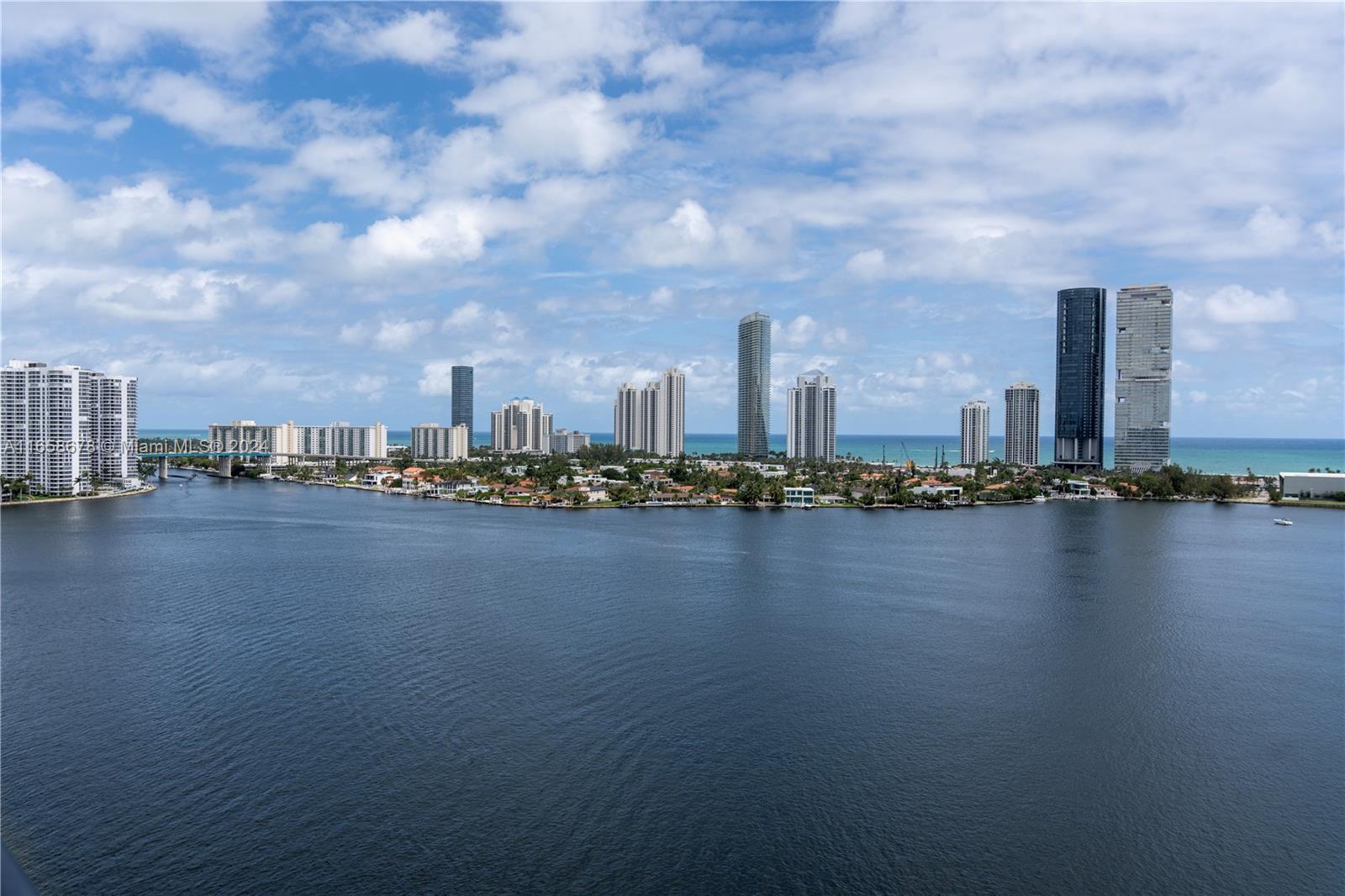 PRIVE CONDO - Residential