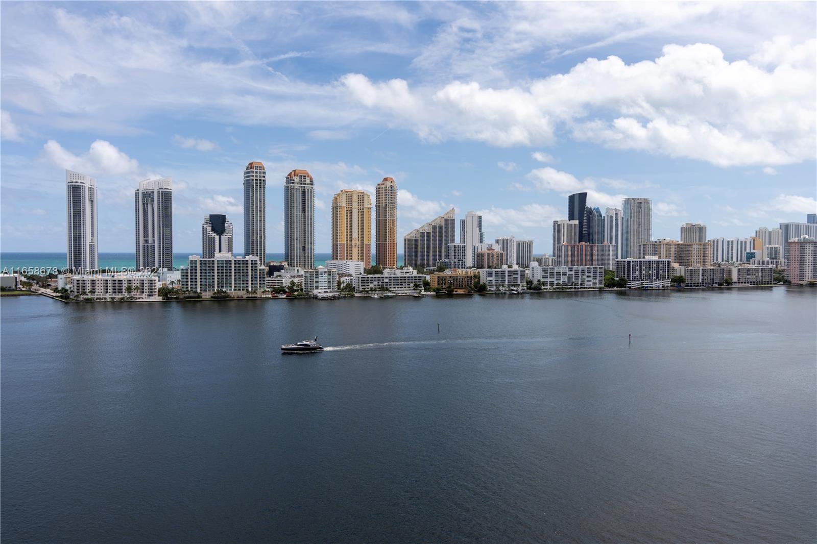PRIVE CONDO - Residential