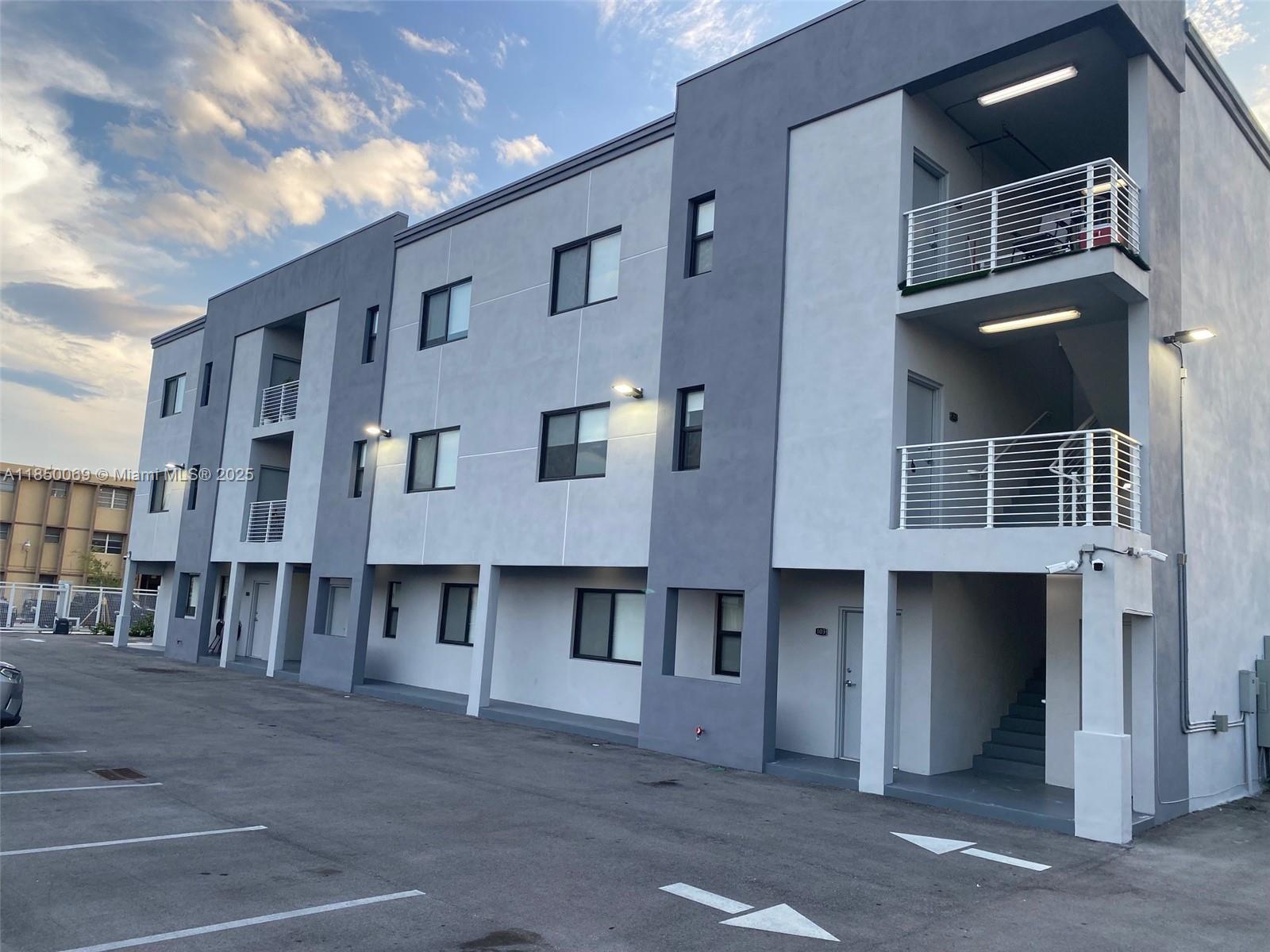 Modern 3/2 Corner Unit in Boutique Building! Bright open-concept layout on 2nd floor. New construction with porcelain floors, stainless steel appliances, in-unit washer/dryer. One parking space included. Additional $75/month. Fast approval!