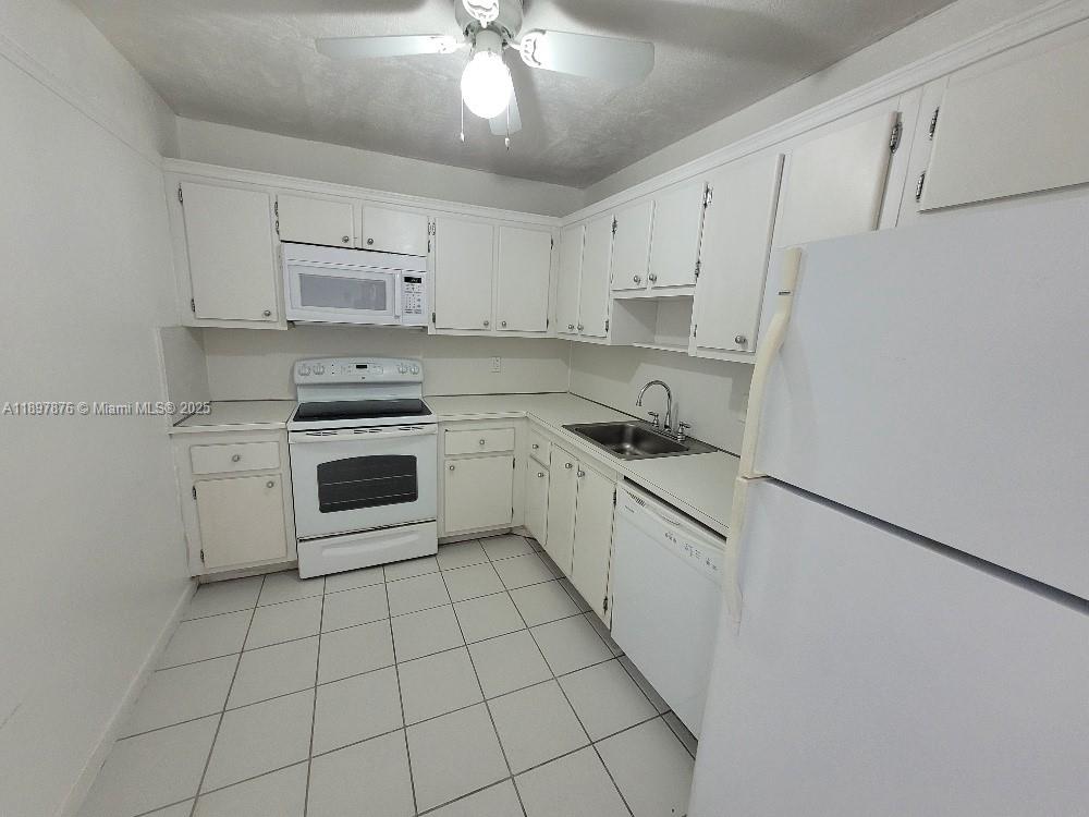 Clean Bright and Airy One Bedroom , 1.5 bathroom. Tiled Flooring, Super Clean and Ready to move in. Minimum Credit score is 680 per Condo Requirement. Easy to show . Call me now to schedule a private tour.