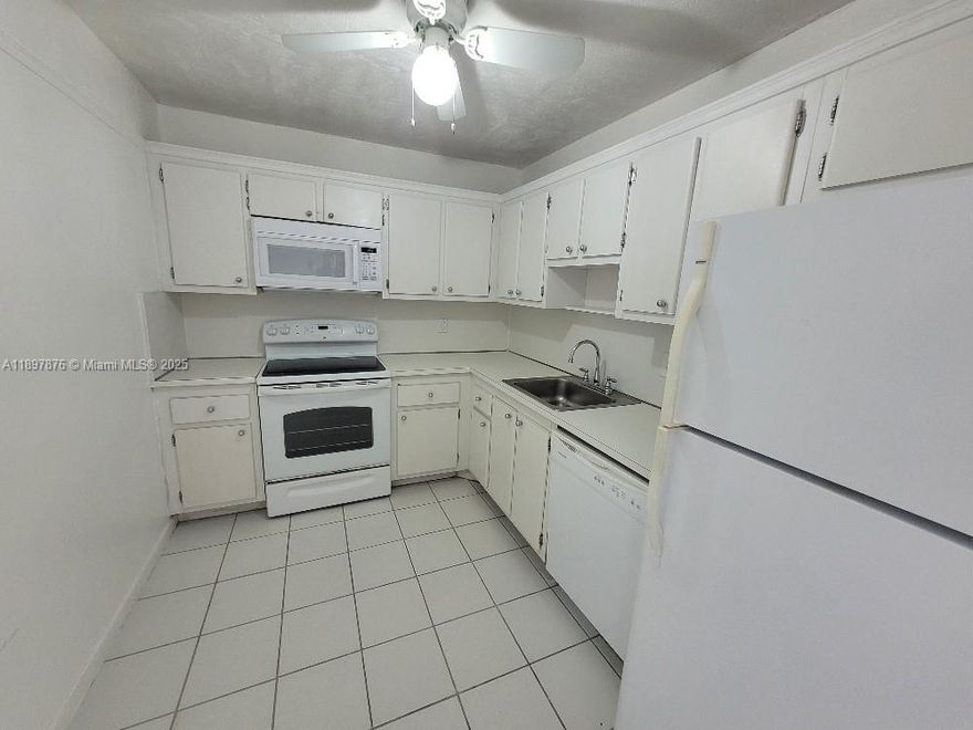 Clean Bright and Airy One Bedroom , 1.5 bathroom. Tiled Flooring, Super Clean and Ready to move in. Minimum Credit score is 680 per Condo Requirement. Easy to show . Call me now to schedule a private tour.