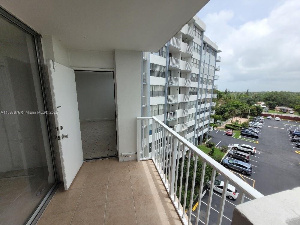 WILSHIRE CONDO - Residential Lease