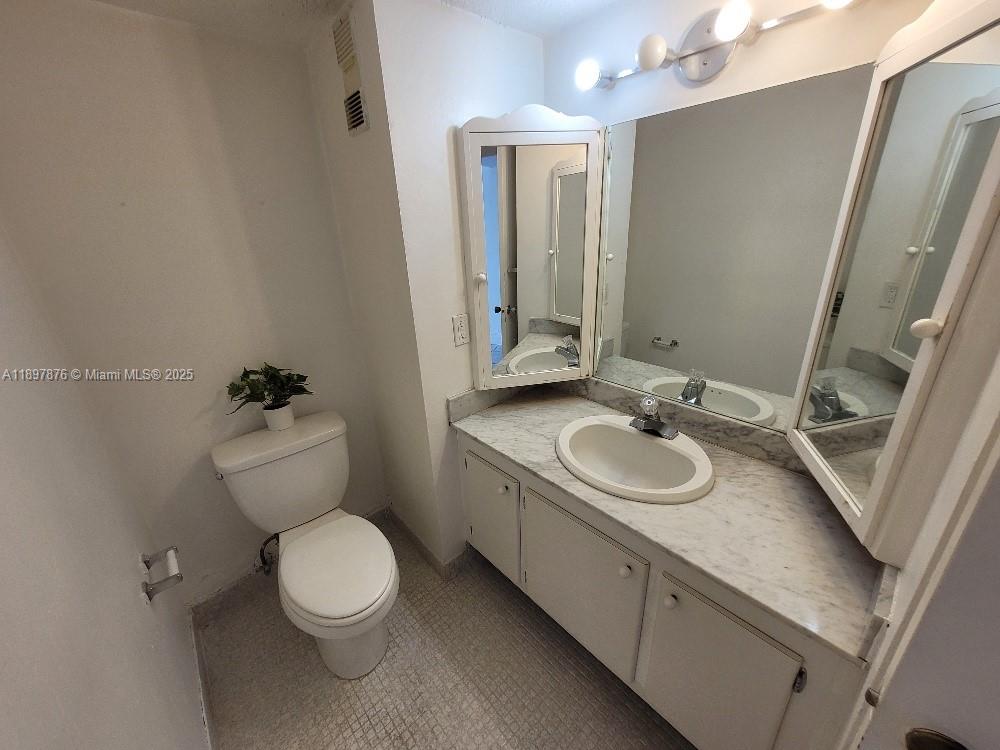 WILSHIRE CONDO - Residential Lease