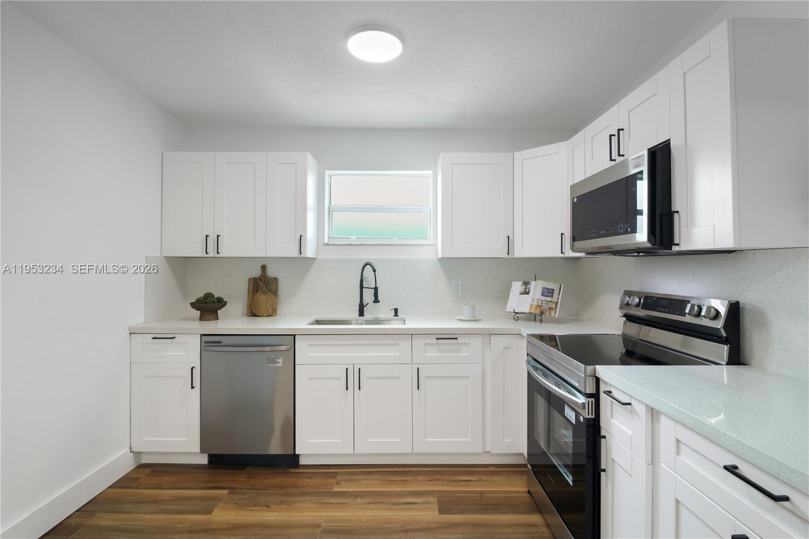 SO MIAMI HEIGHTS MANOR - Residential