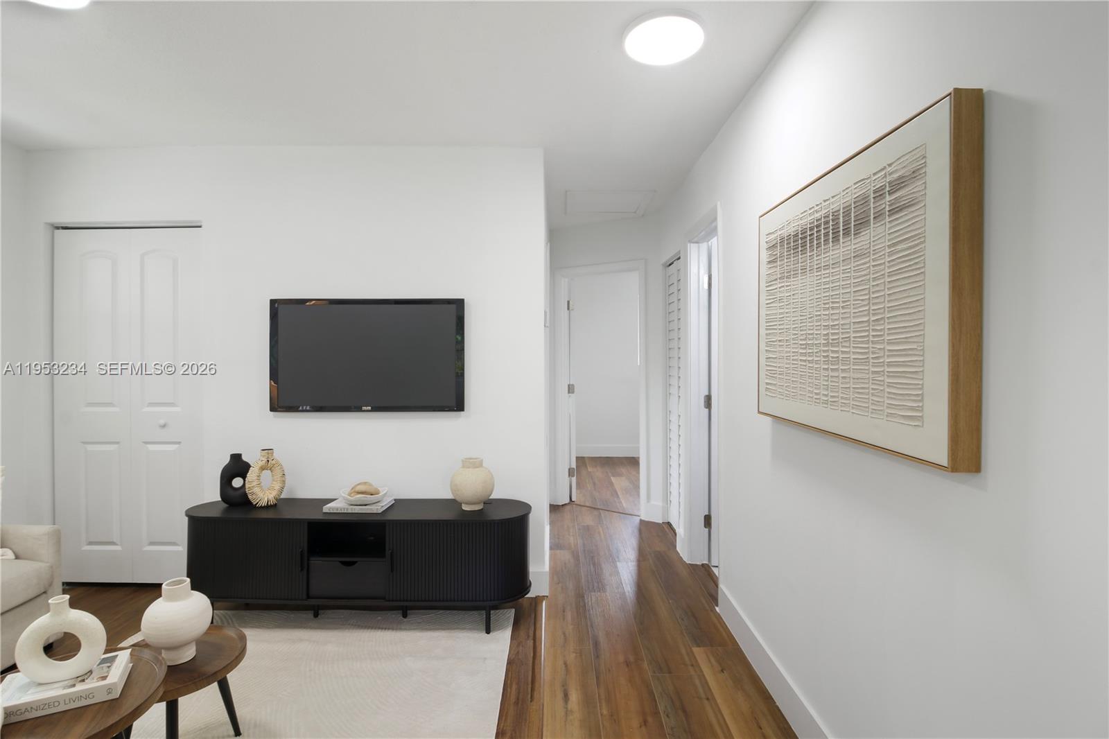 SO MIAMI HEIGHTS MANOR - Residential