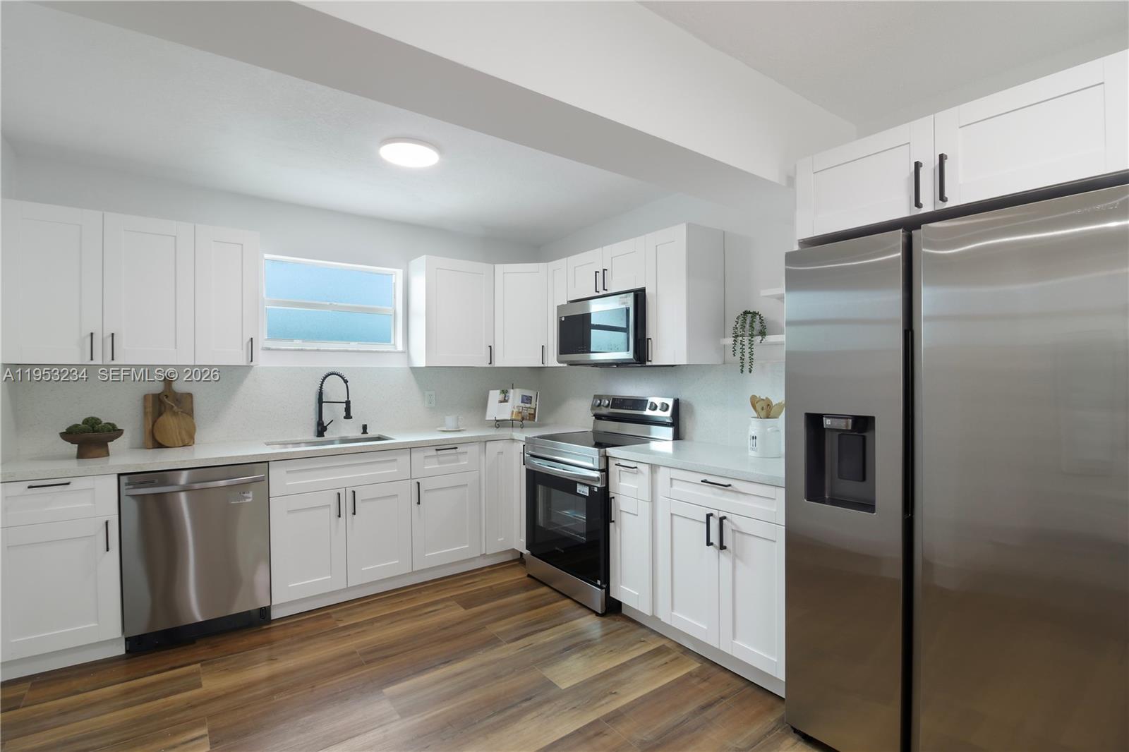 SO MIAMI HEIGHTS MANOR - Residential