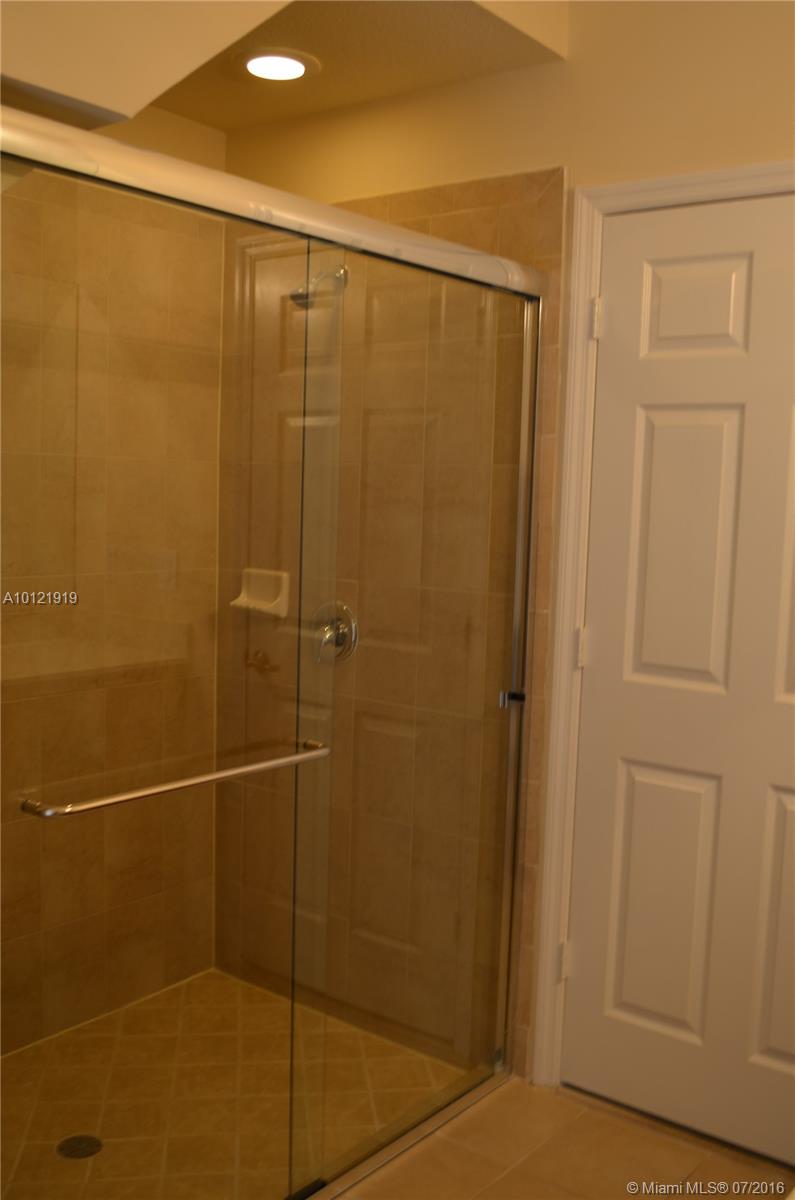 Kendall Commons Residenti - Residential Lease