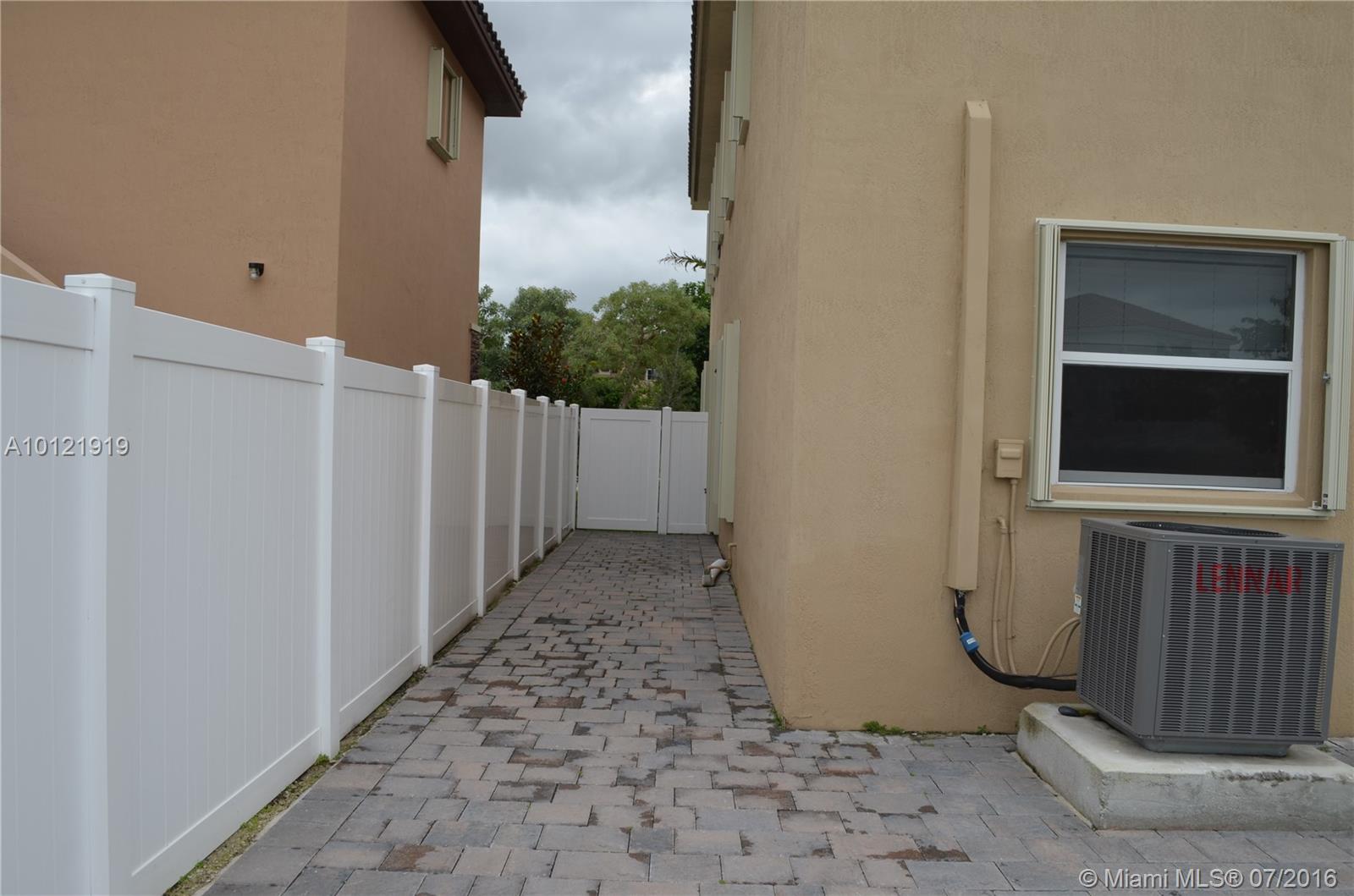 Kendall Commons Residenti - Residential Lease