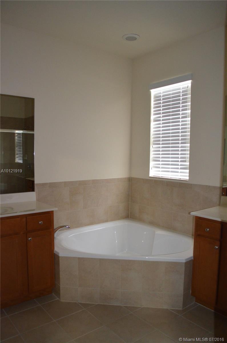 Kendall Commons Residenti - Residential Lease