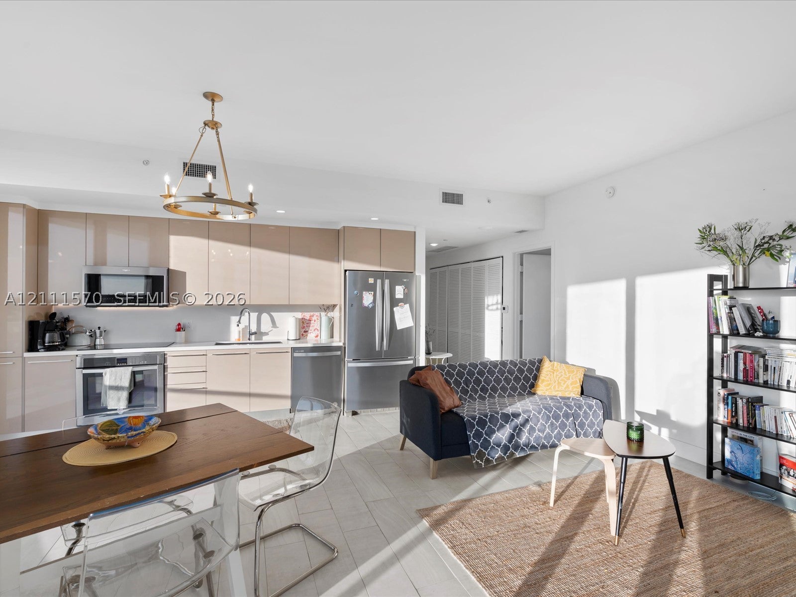 2000 Metropica Way 404